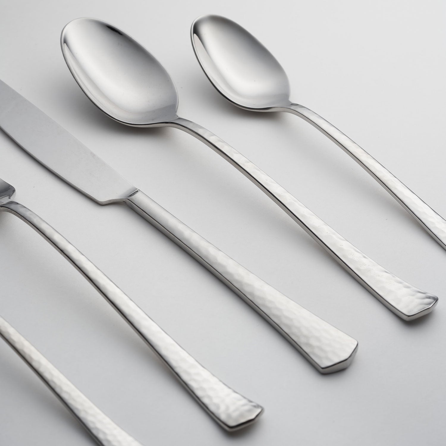 Hammered Flatware Set 20-Piece for 4 | Reagan Mirror