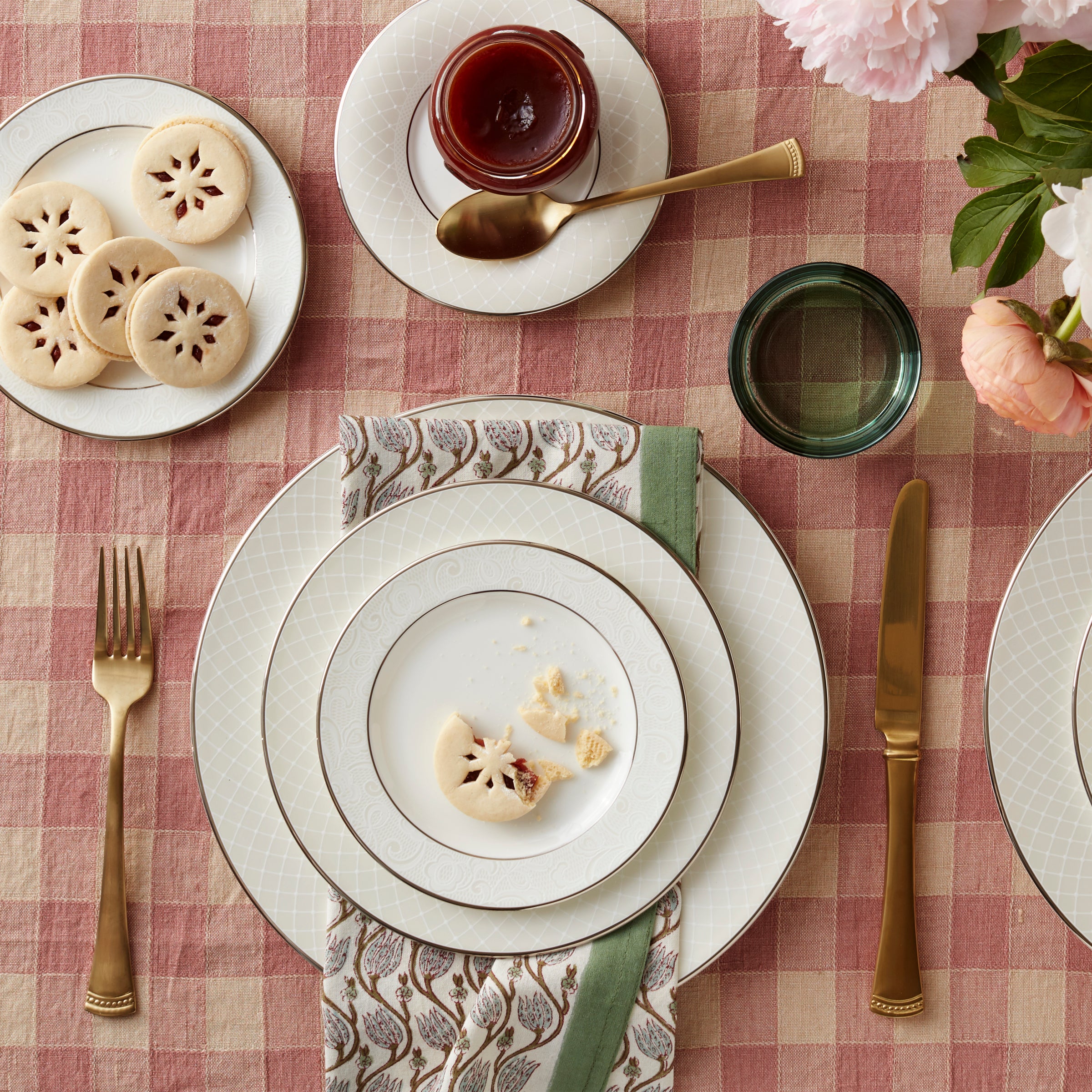 White Venetian Lace Bread Plate with Platinum Rim | Bone China