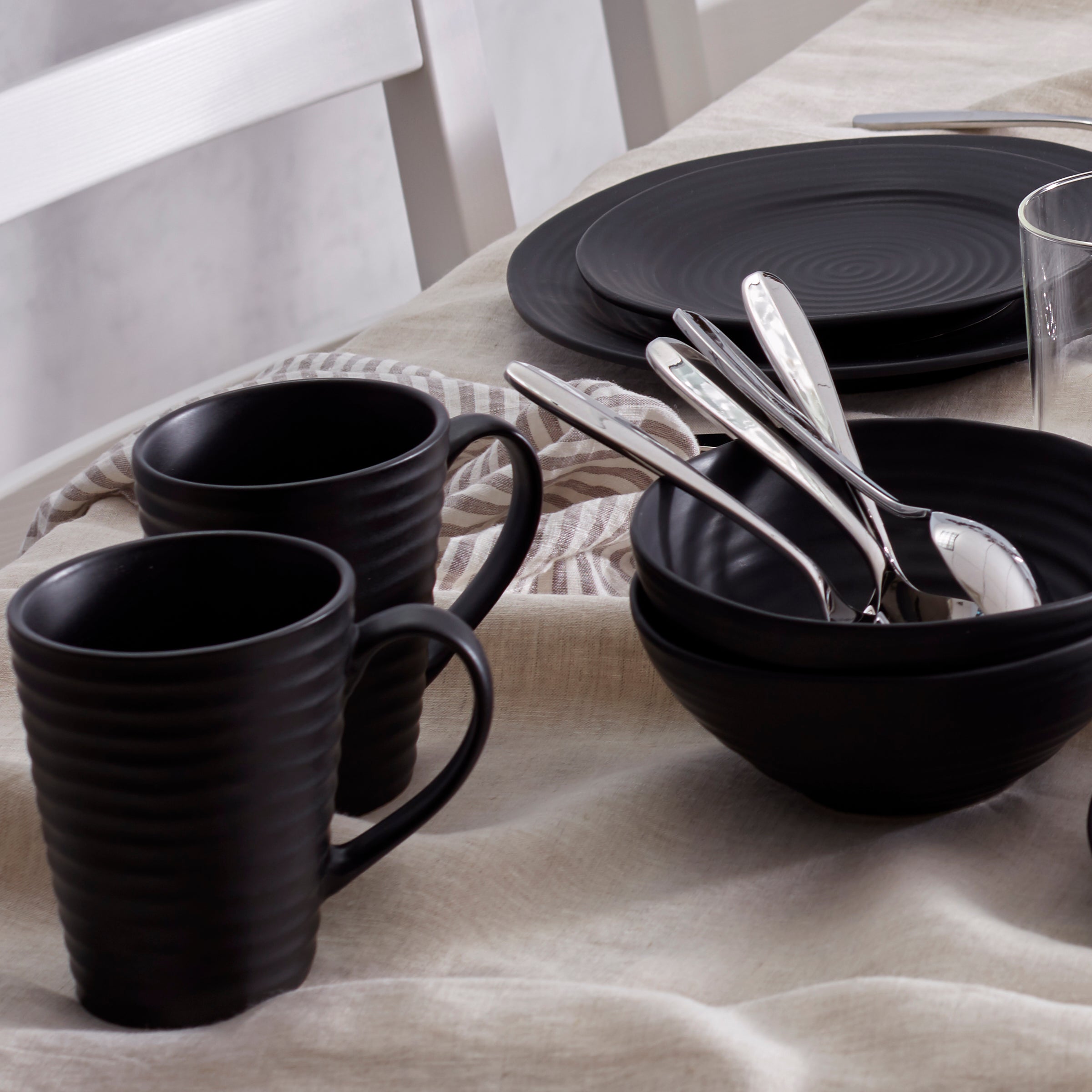 Ridge Black Coffee Mugs - Set of 4 | Oneida 365 Collection