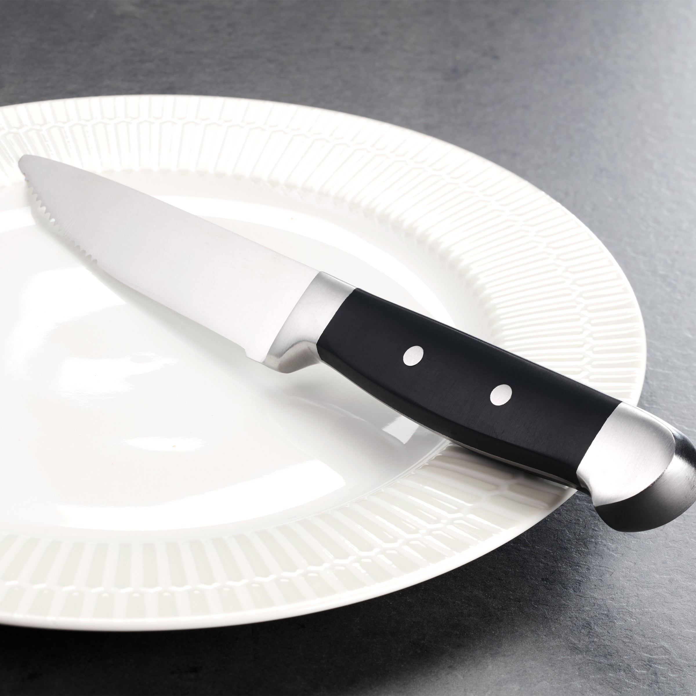 Heavy-Duty Steak Knives Set of 4 with Black Handles | Jumbo