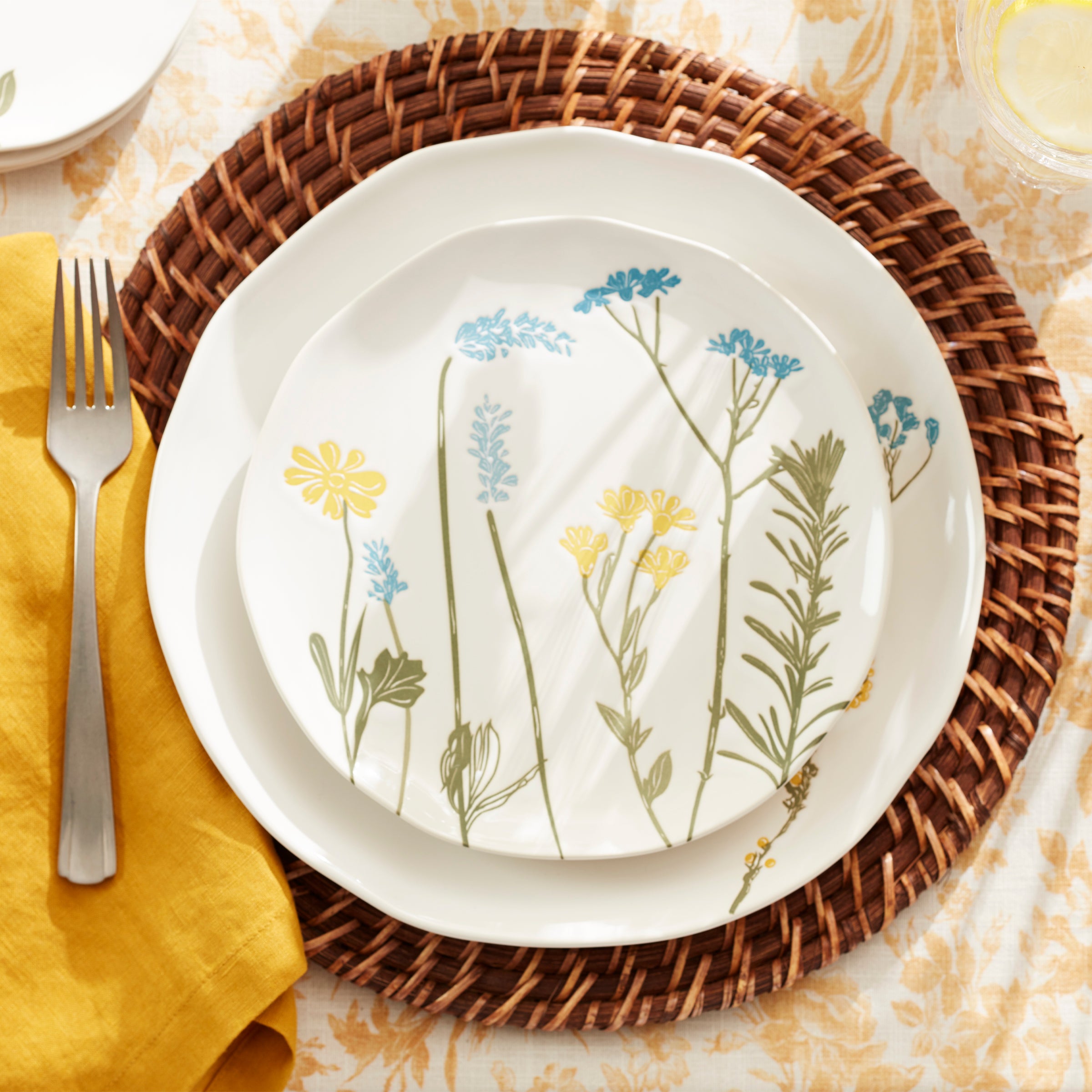 Wildflowers 16-Piece Stoneware Dinnerware Set | Floral Design