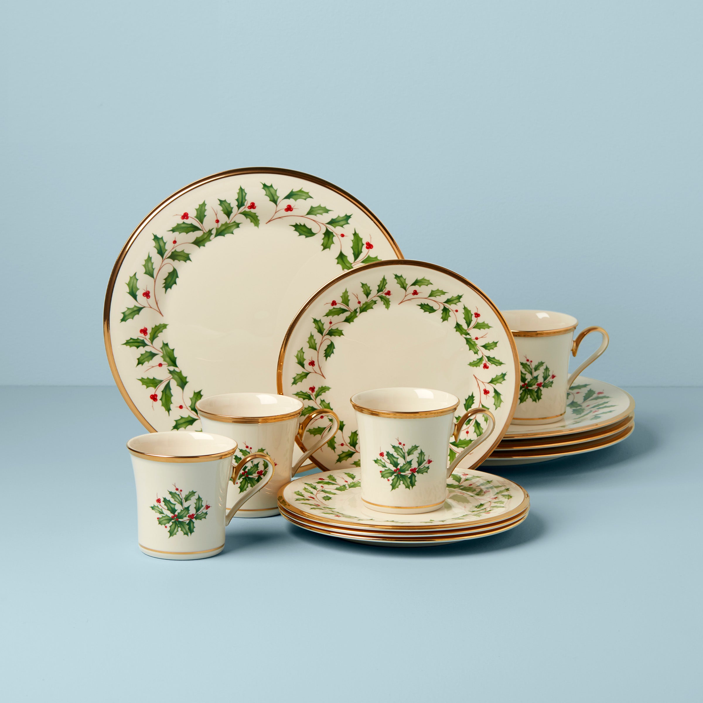 Porcelain Dinnerware Set with Gold Accents - 12-Piece Holiday Plates & Mugs