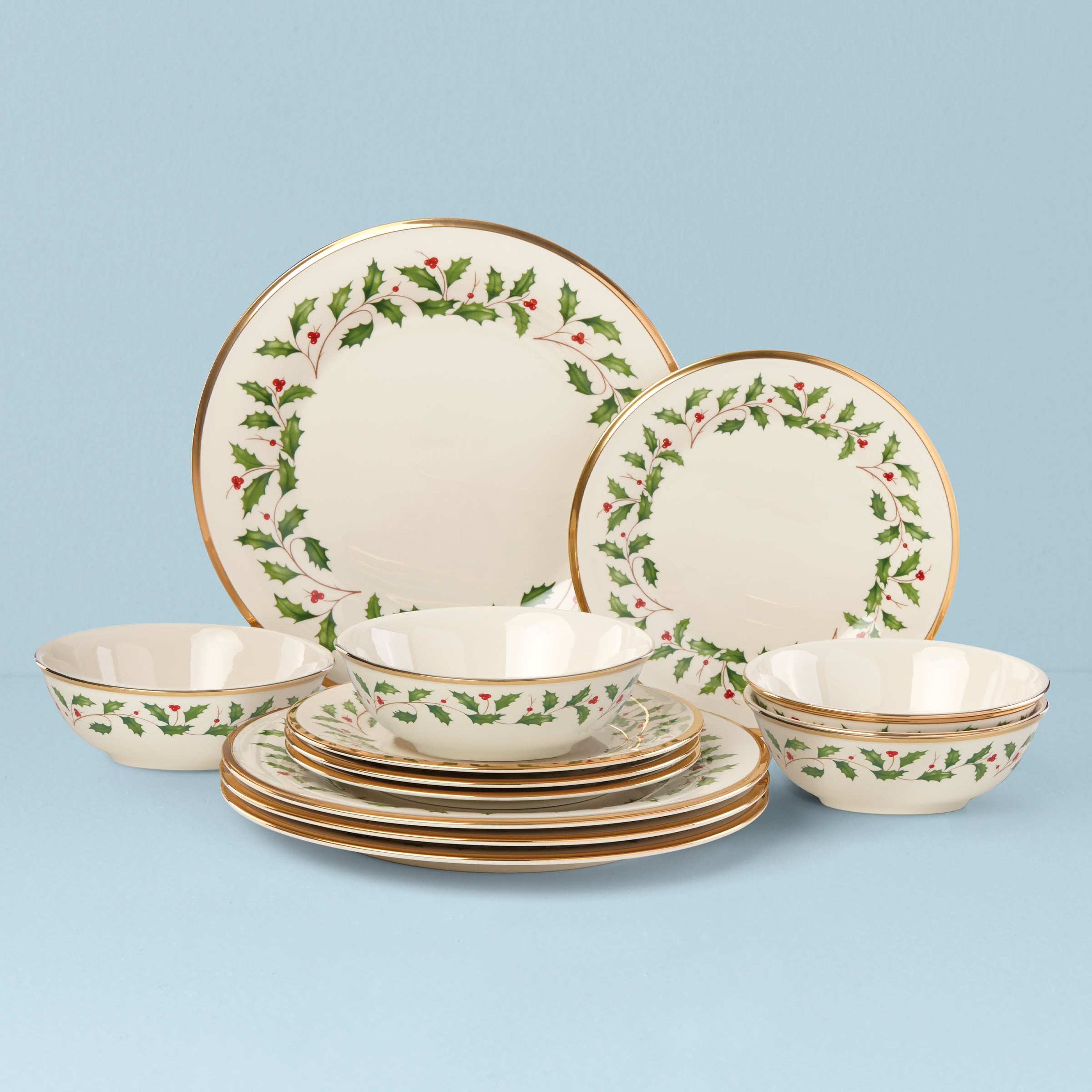 Porcelain Holiday Dinnerware Set with Gold Accents | 12-Piece Plate & Bowl Set