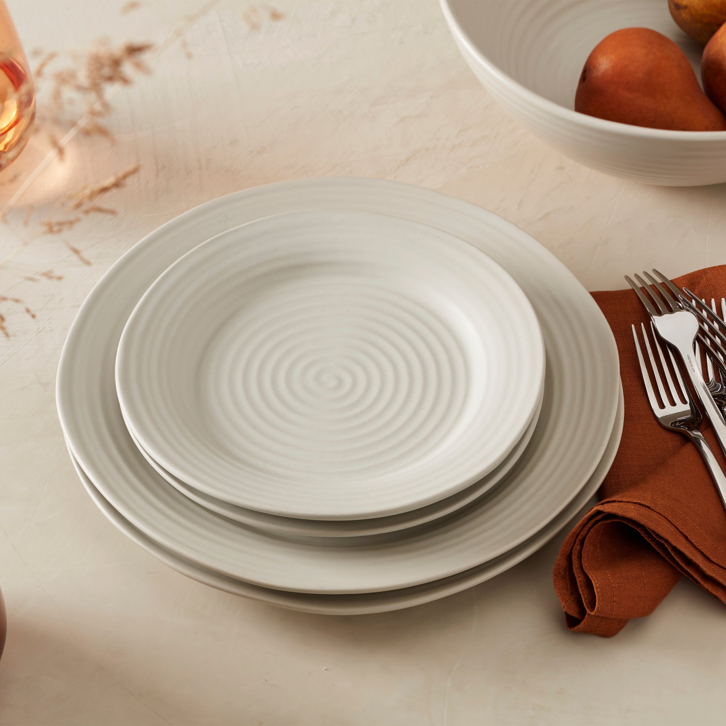 White Dinnerware Set with Ridged Design | Oneida 365 Collection
