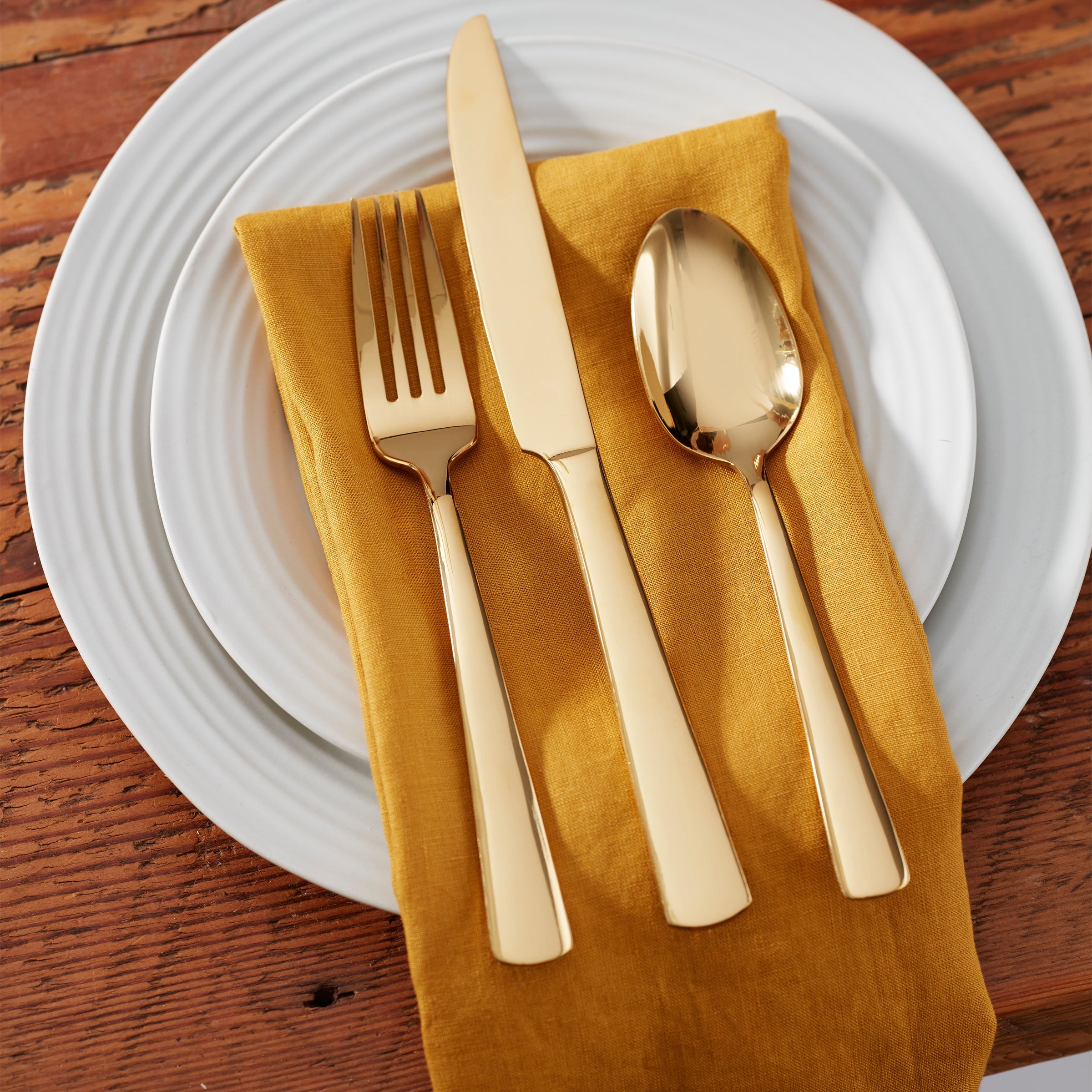 White Dinnerware Set with Ridged Design | Oneida 365 Collection