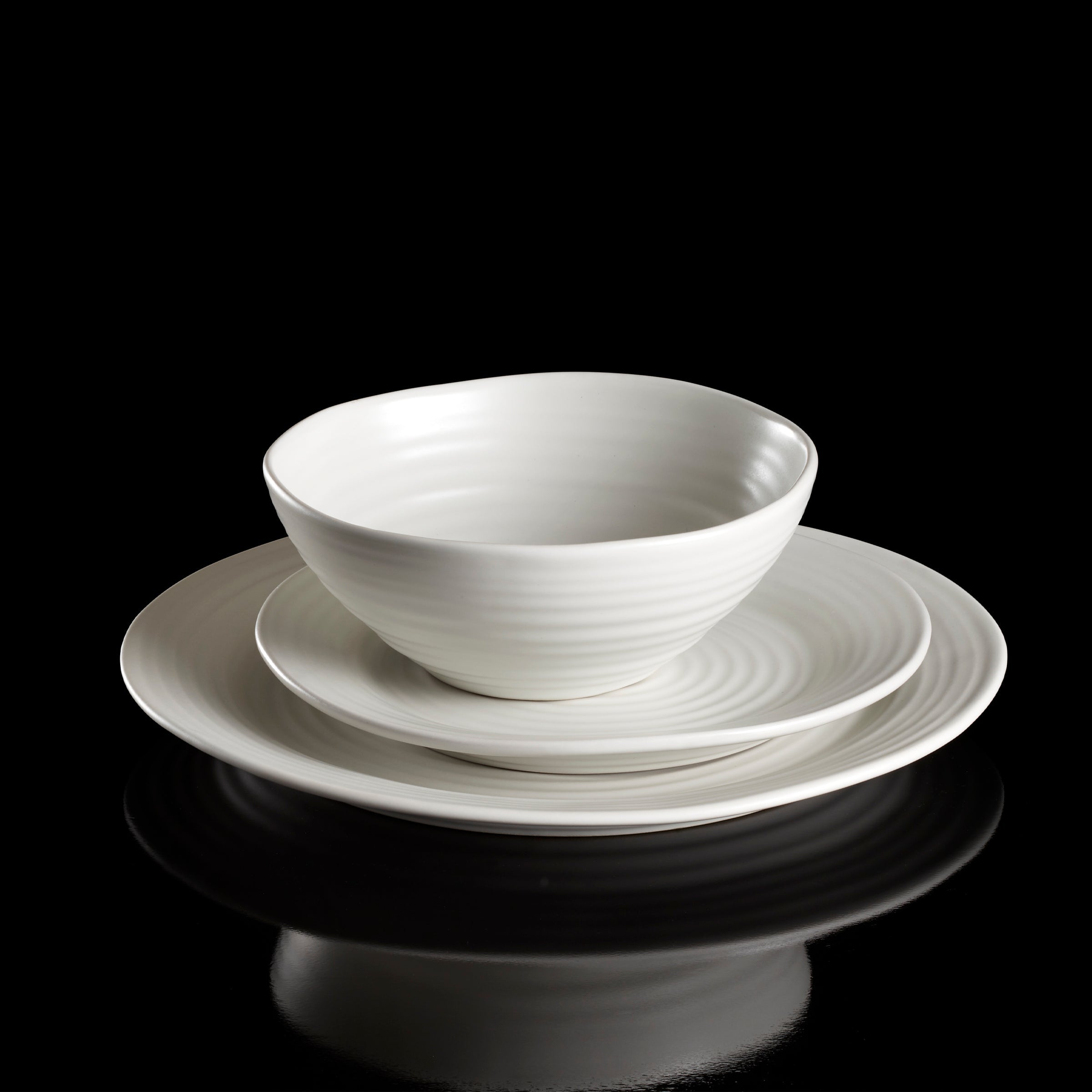 White Dinnerware Set with Ridged Design | Oneida 365 Collection