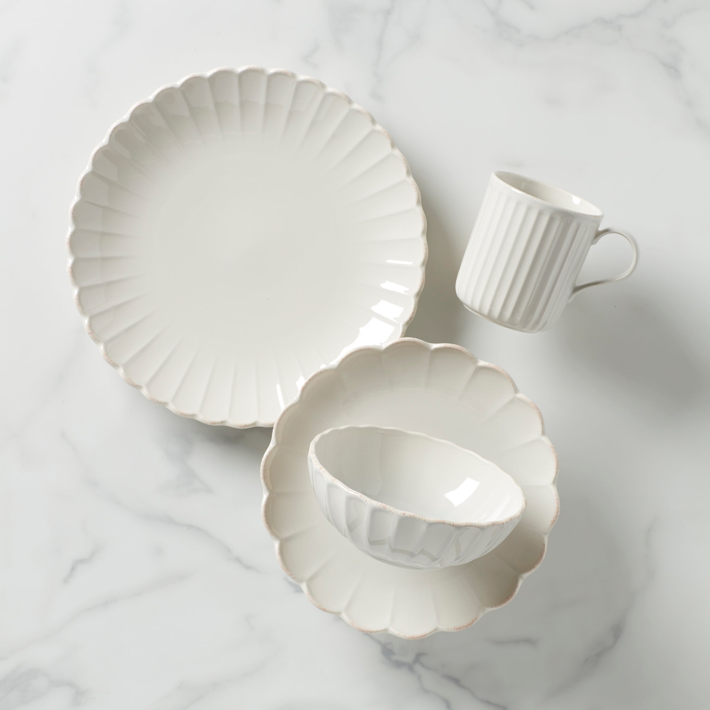 French Perle Scallop 4-Piece Dinnerware Set | Elegant Ruffled Design