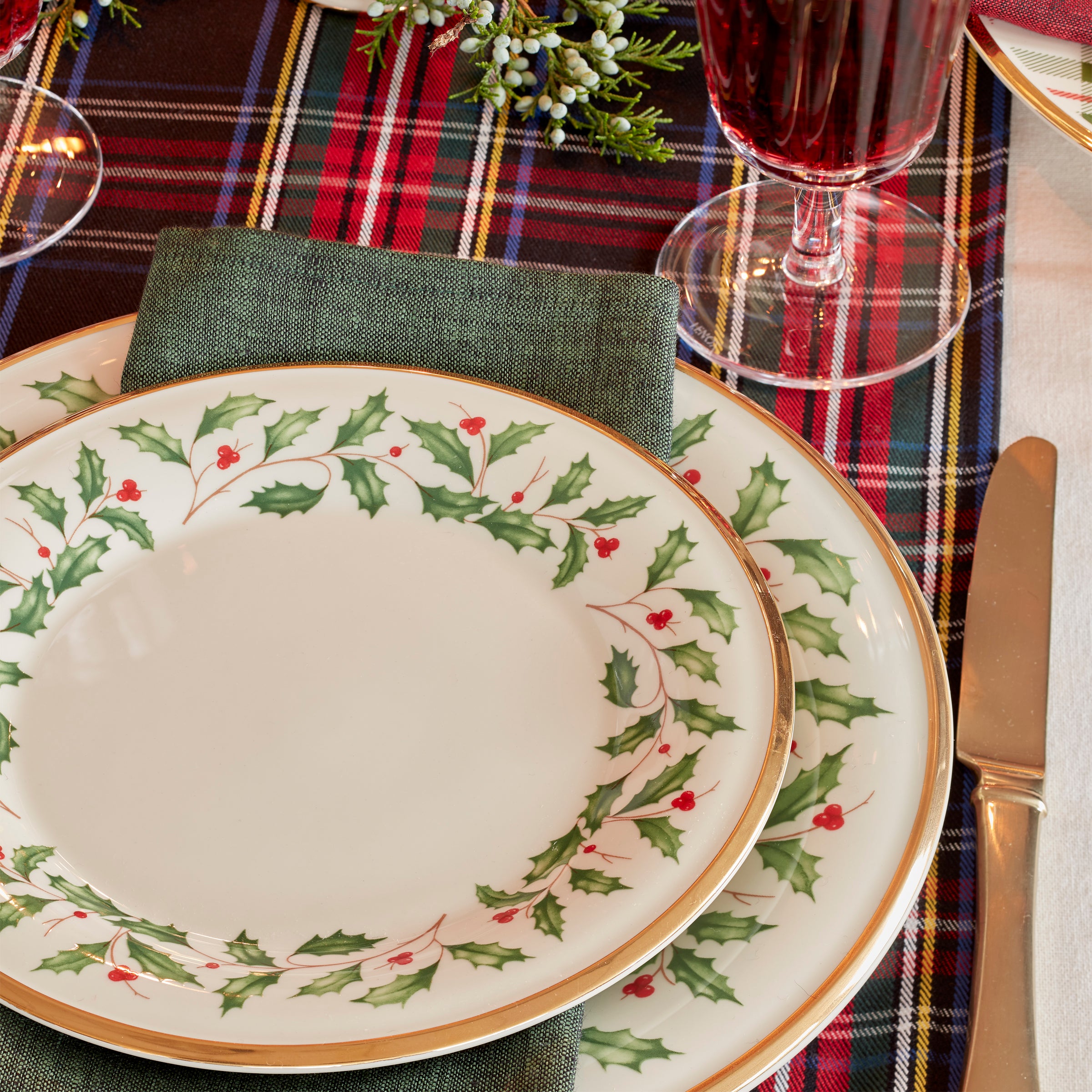 Holiday Dinner Plate Set 6-Piece with Gold Rim | Porcelain