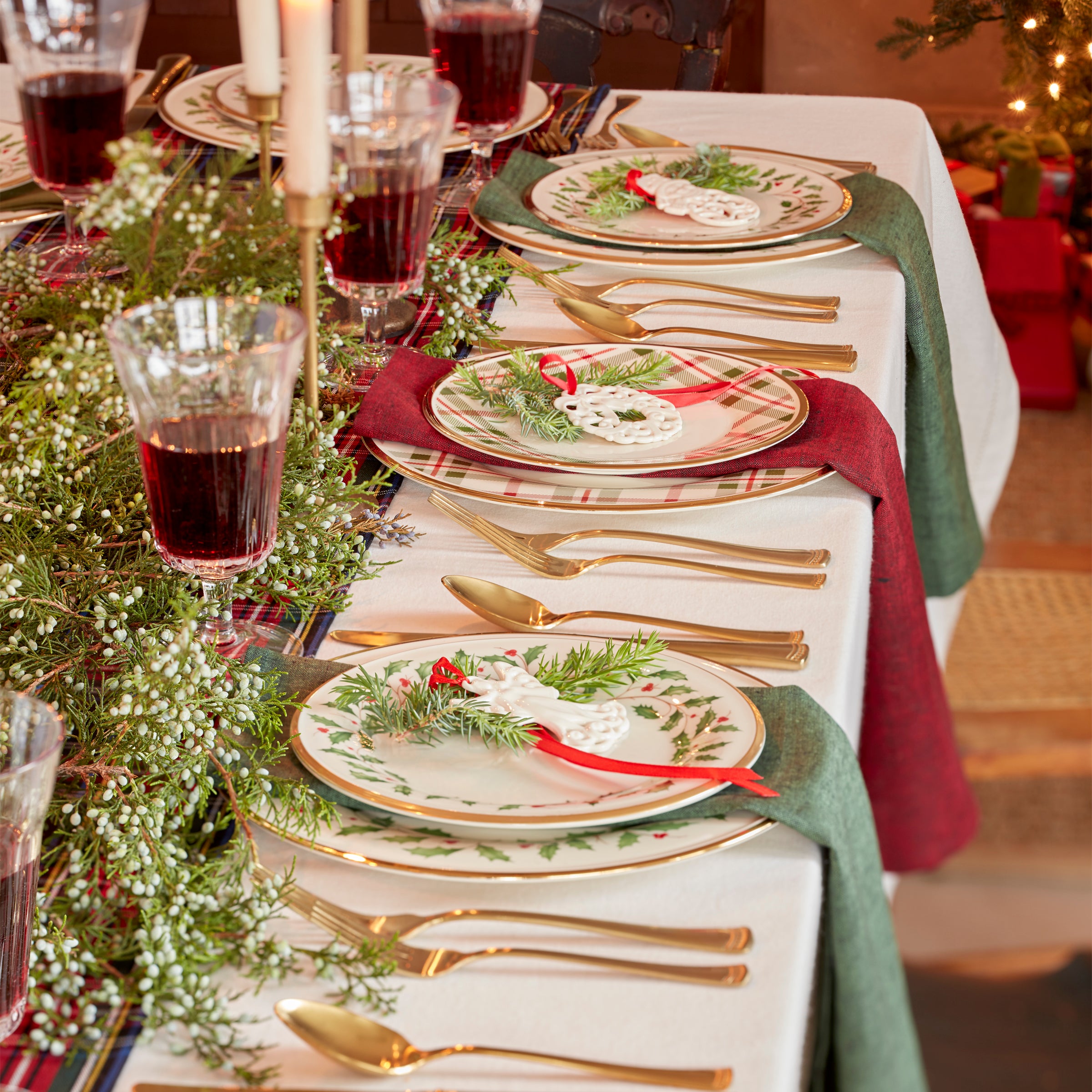 Holiday Dinner Plate Set 6-Piece with Gold Rim | Porcelain