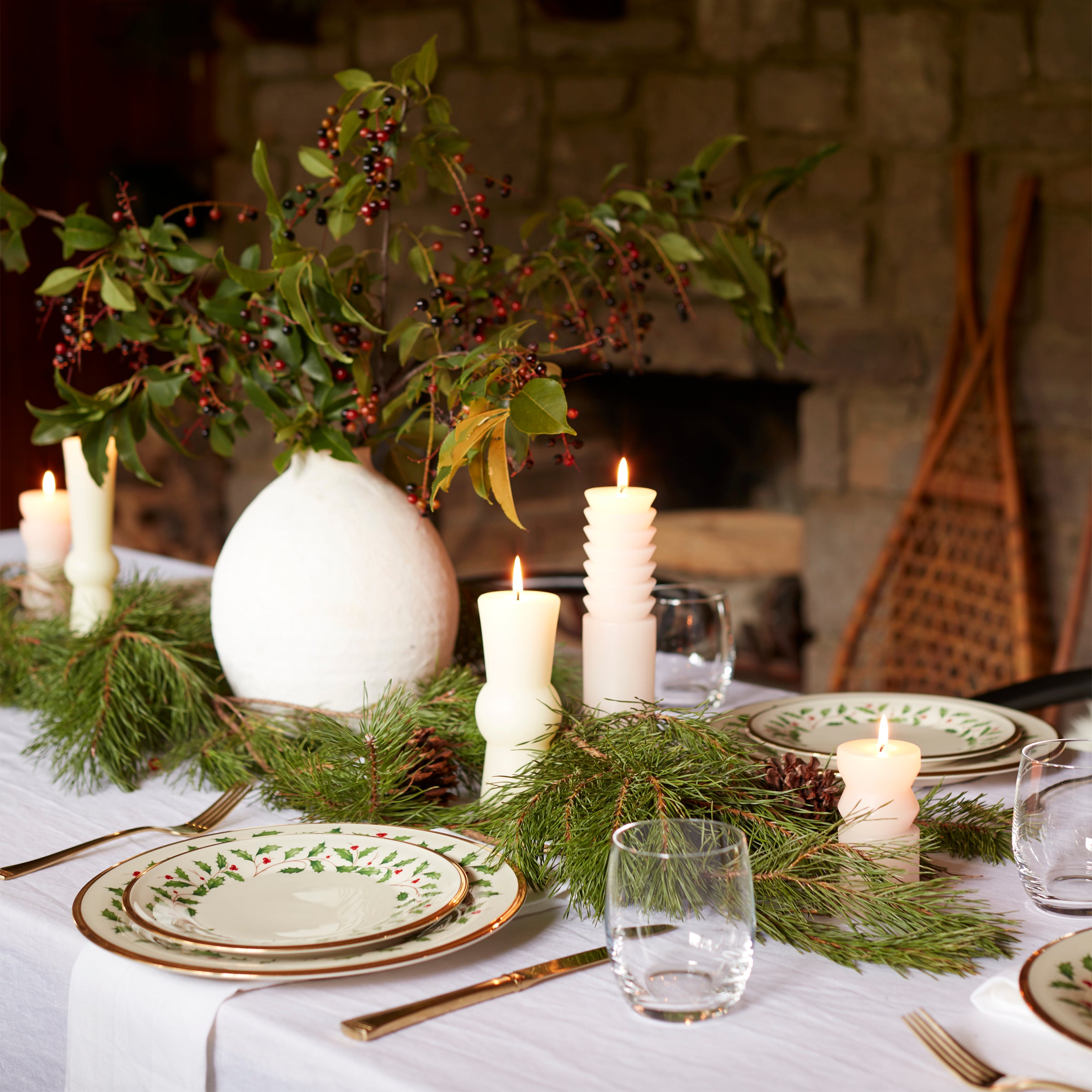 Holiday Dinner Plate Set 6-Piece with Gold Rim | Porcelain