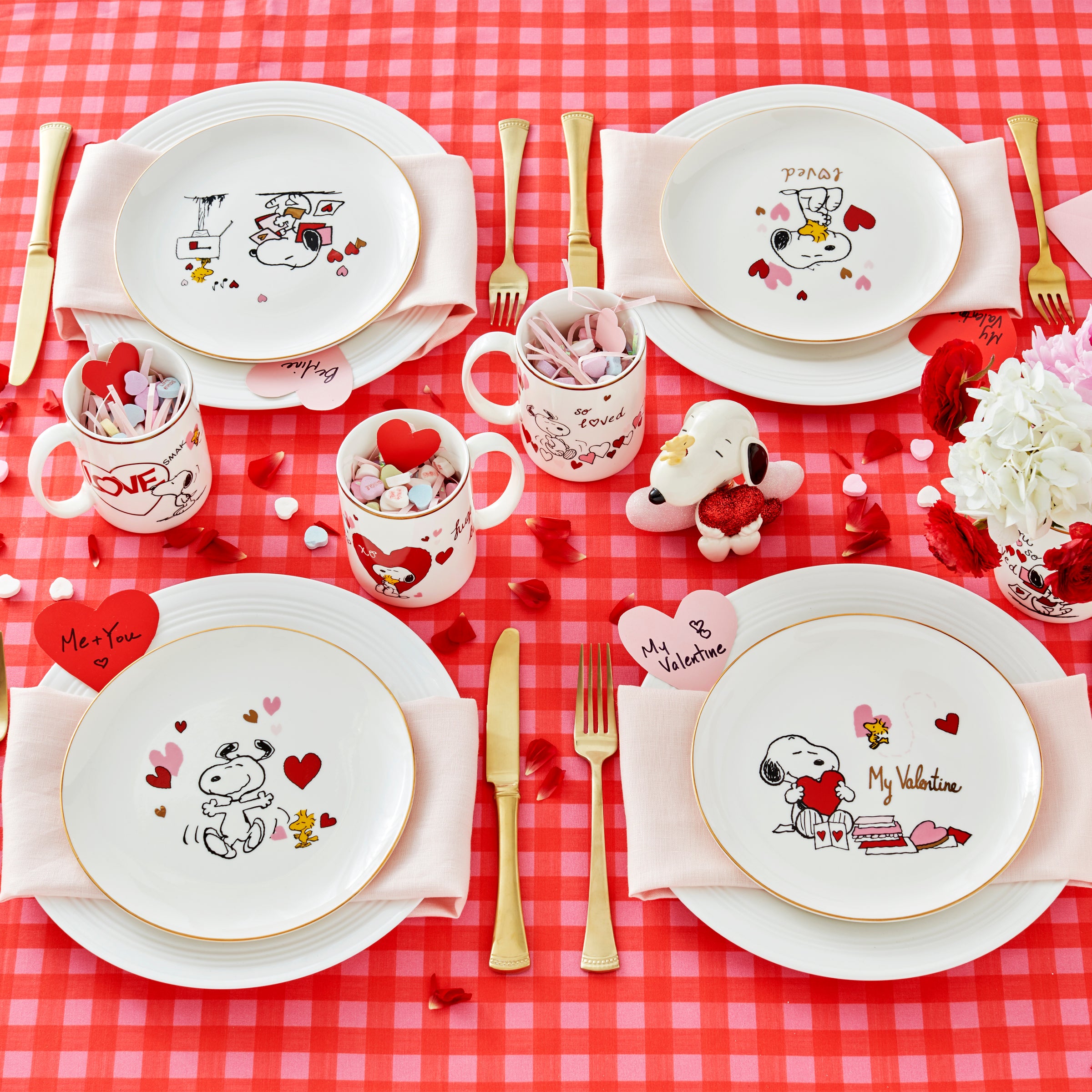 Valentine's Day Snoopy Plates Set of 4 with Gold Trim | Peanuts