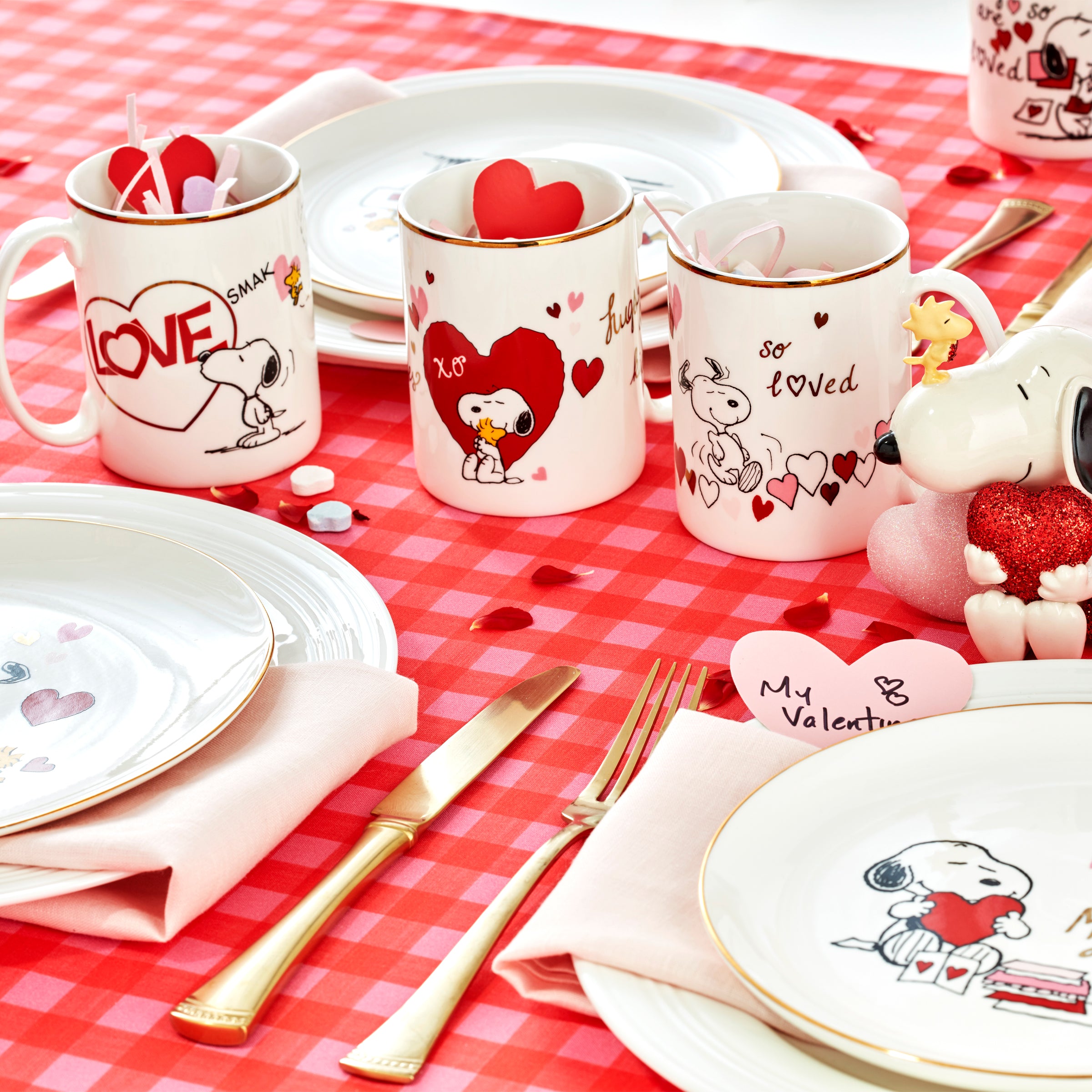 Valentine's Day Snoopy Plates Set of 4 with Gold Trim | Peanuts