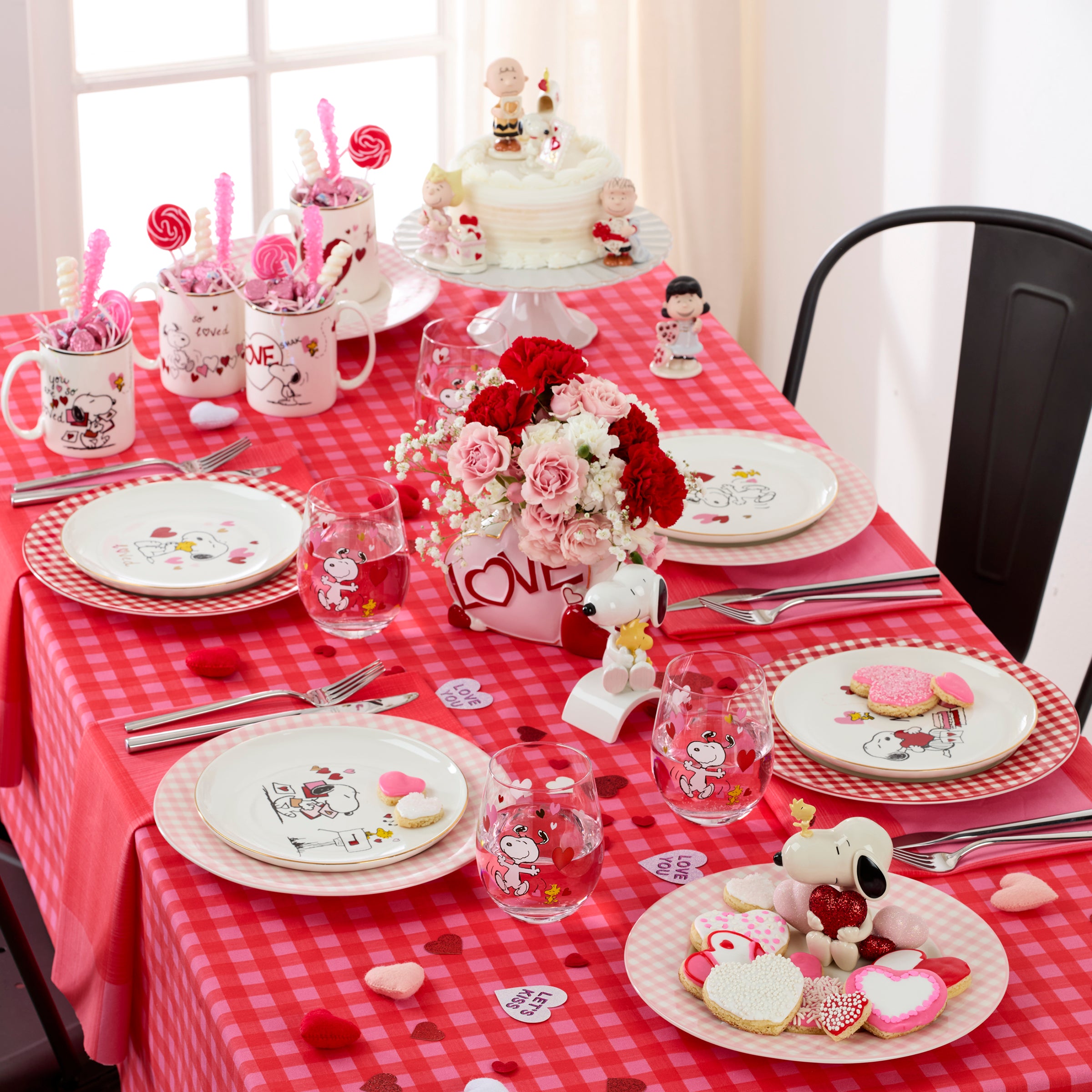 Valentine's Day Snoopy Plates Set of 4 with Gold Trim | Peanuts