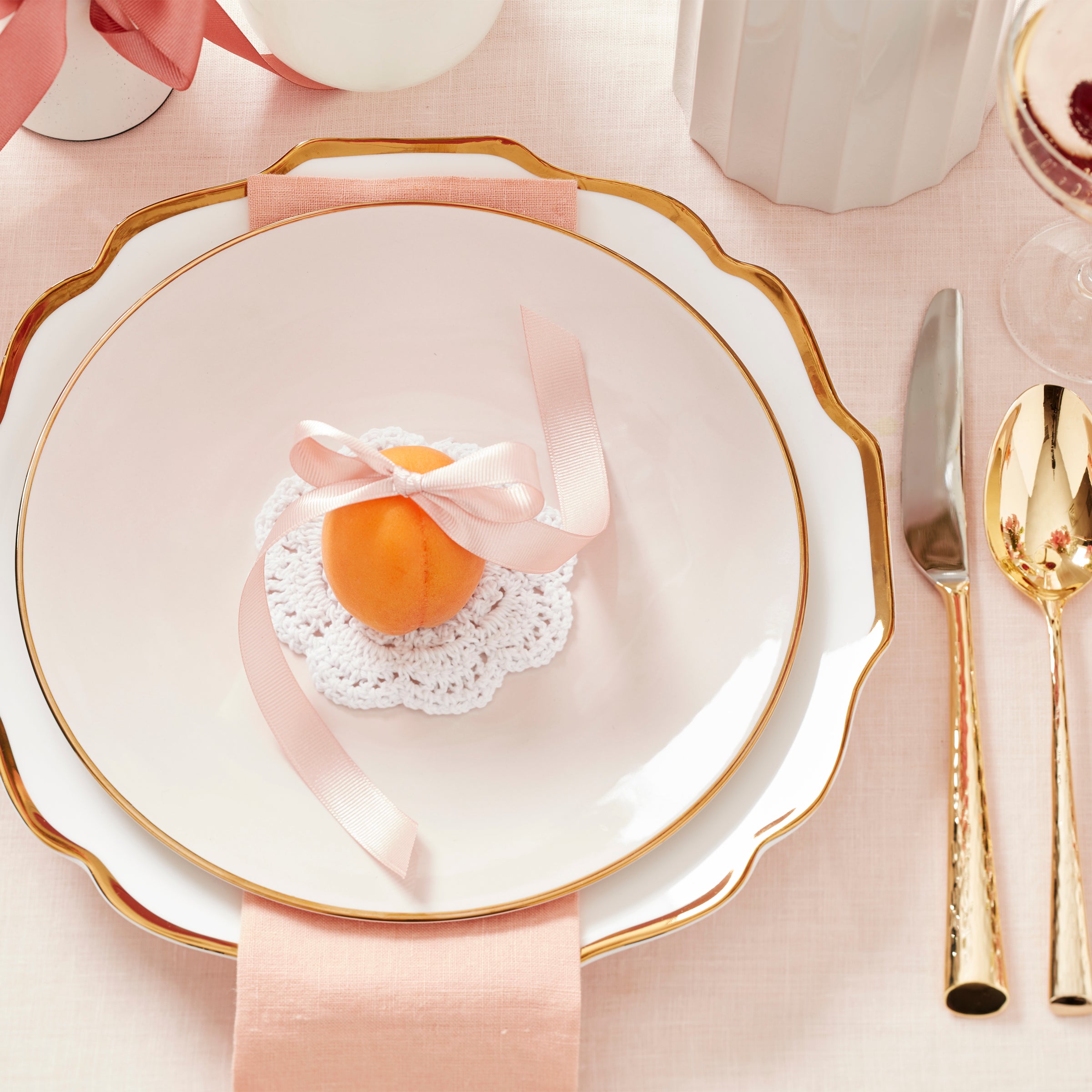 Microwave-Safe Porcelain Dinner Plate with Gold Trim | Contempo Luxe