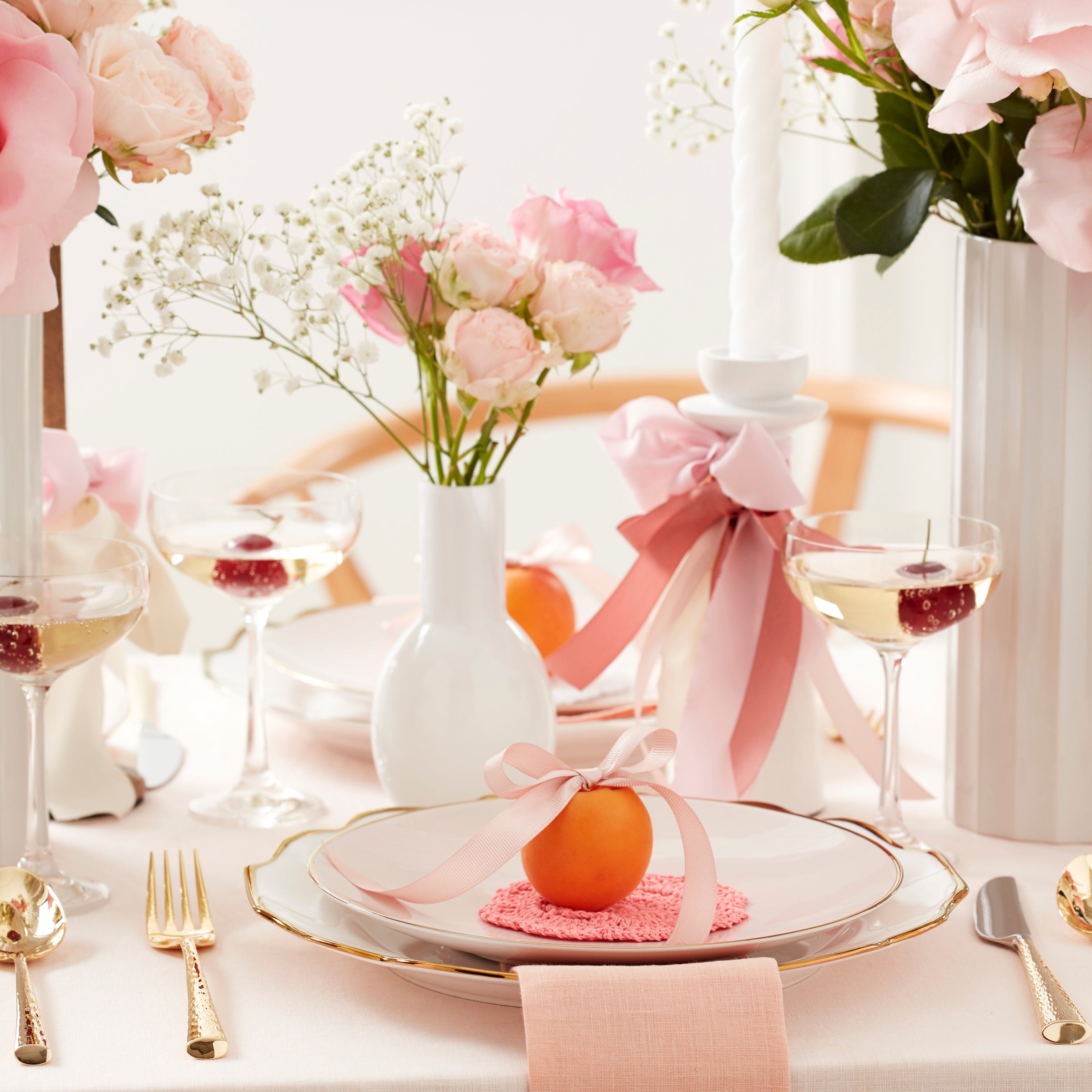 Microwave-Safe Porcelain Dinner Plate with Gold Trim | Contempo Luxe