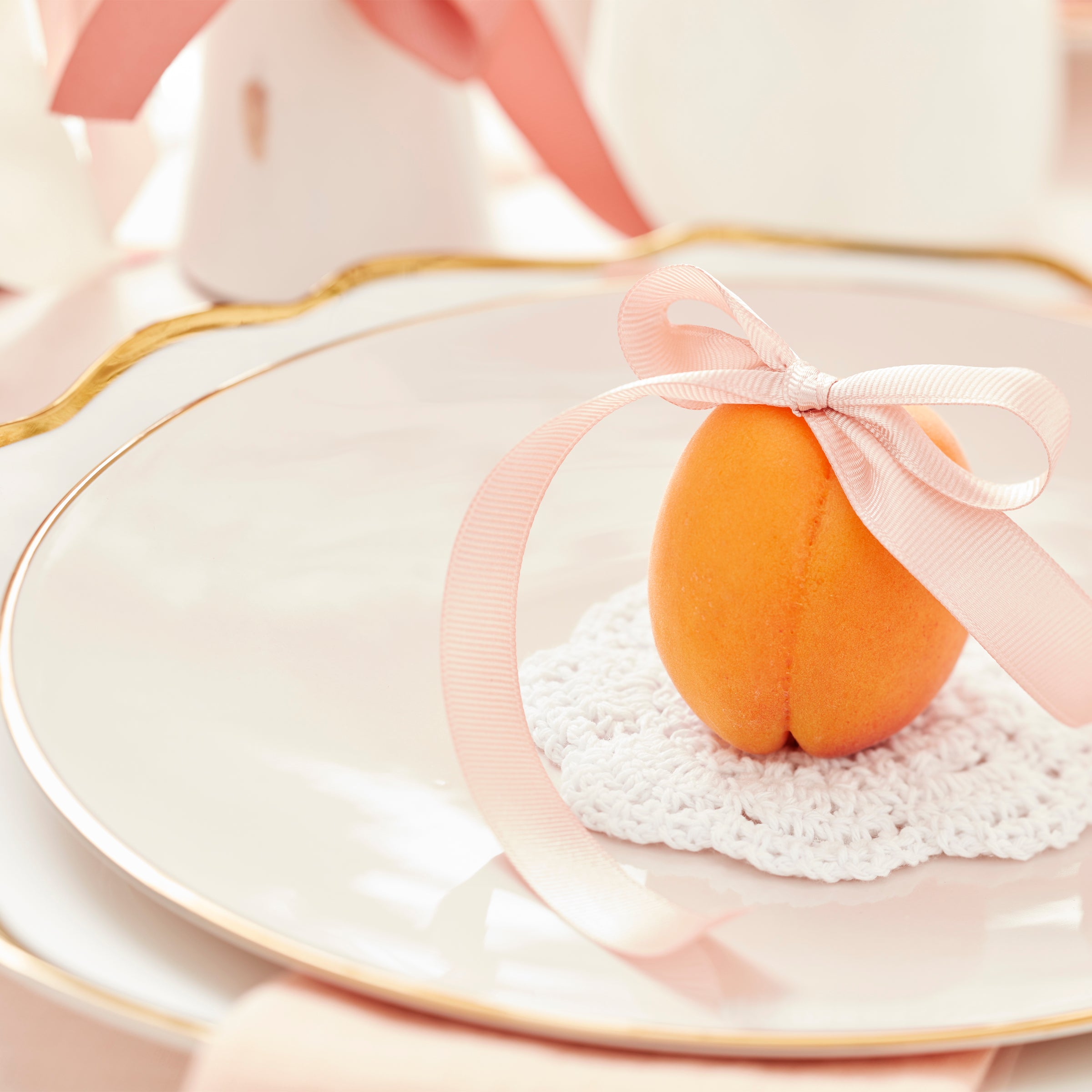 Microwave-Safe Porcelain Dinner Plate with Gold Trim | Contempo Luxe