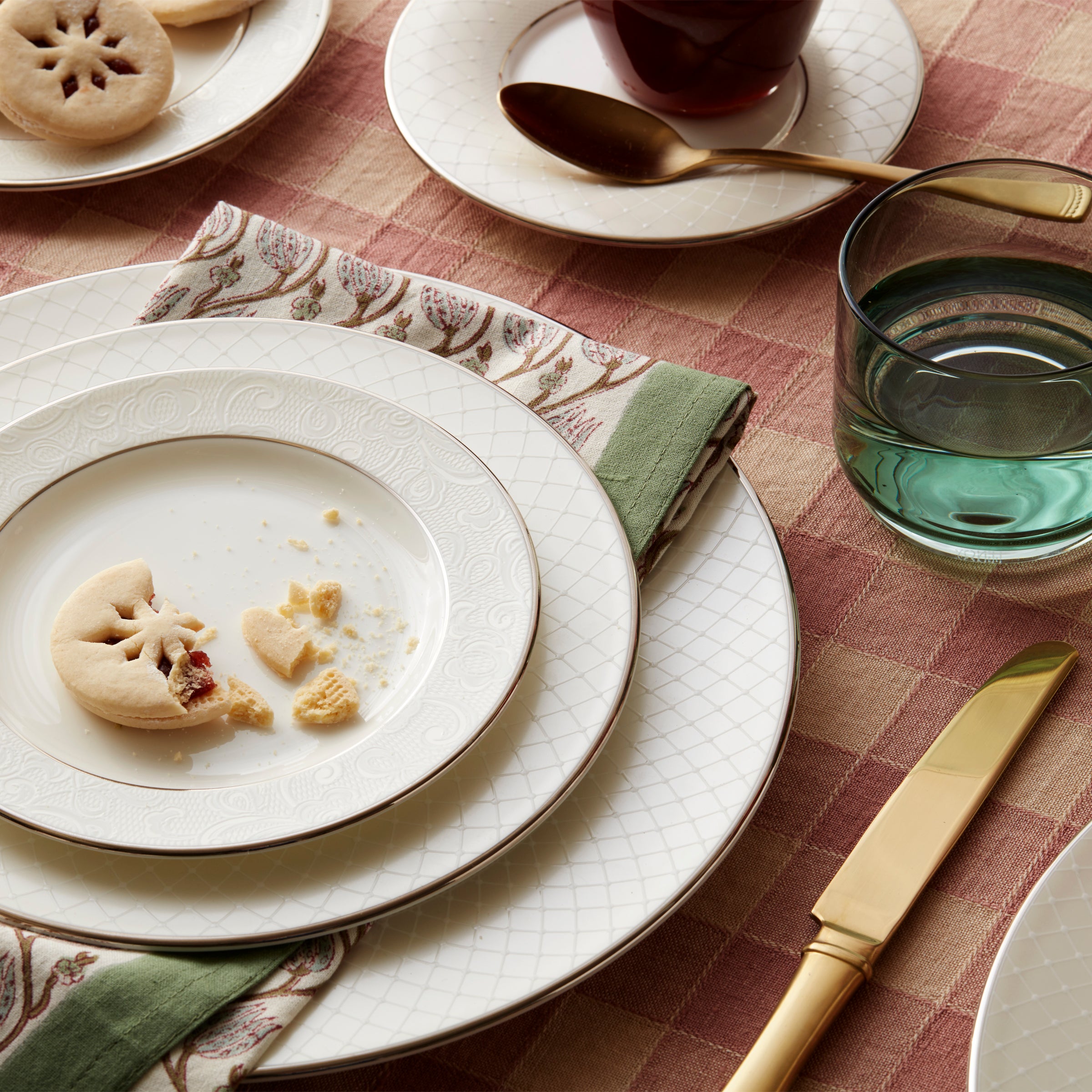 Platinum-Accented Bone China Dinner Plate | Venetian Lace