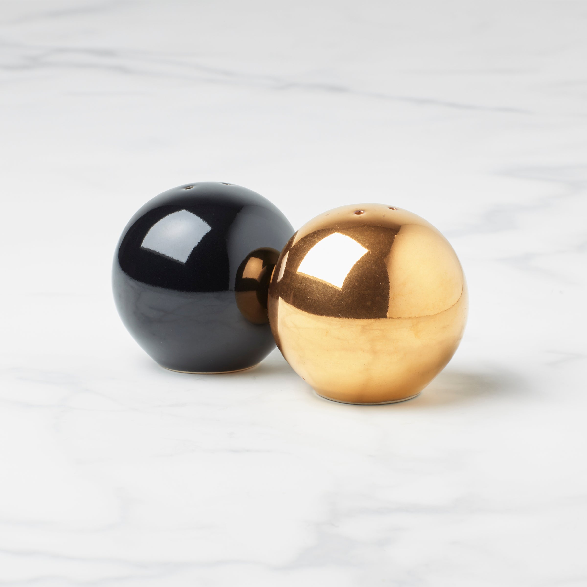 Stylish Salt & Pepper Shaker Set | On The Dot