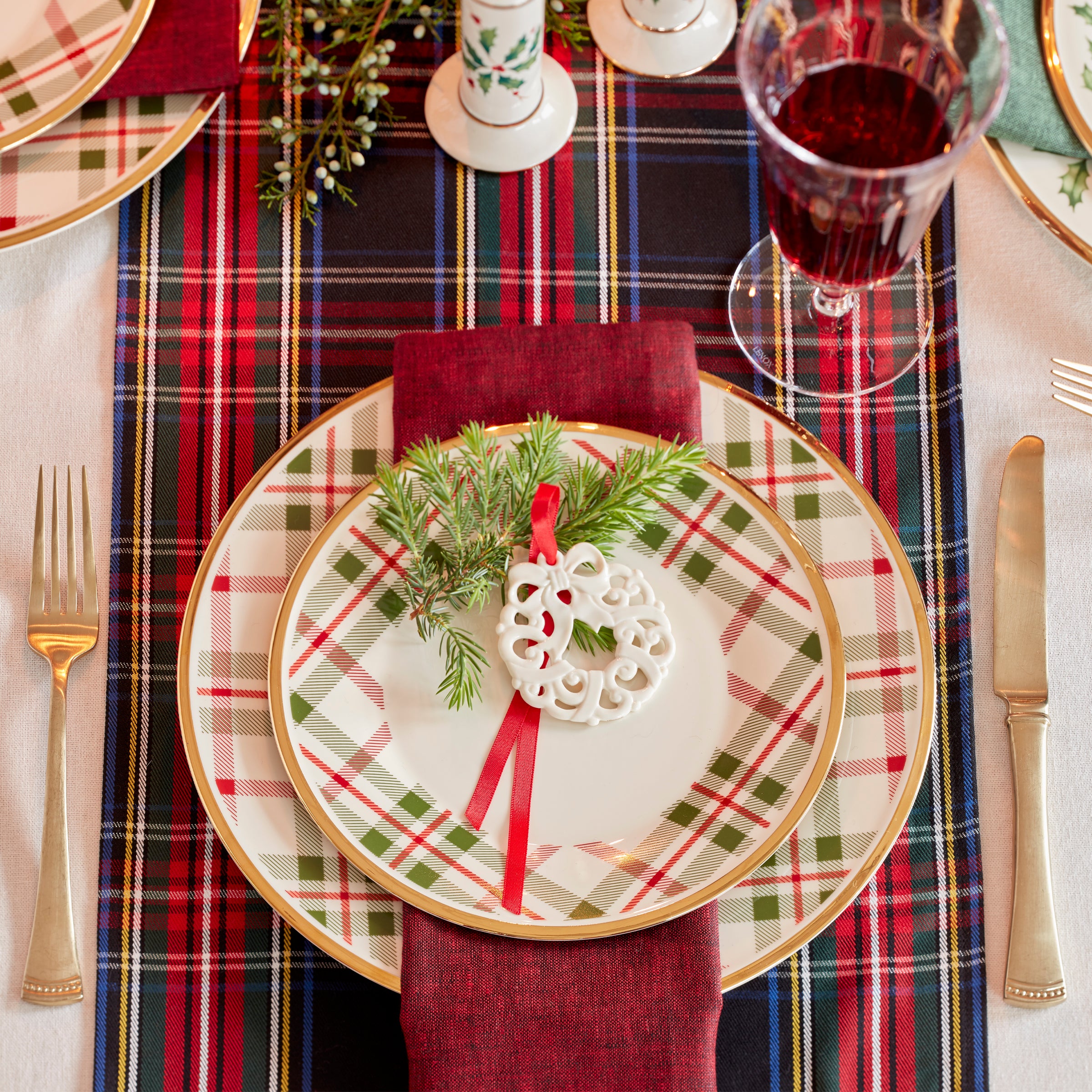 Holiday Plaid Dinner Plates Set of 4 with Gold Holly Motifs | Festive Tartan Design