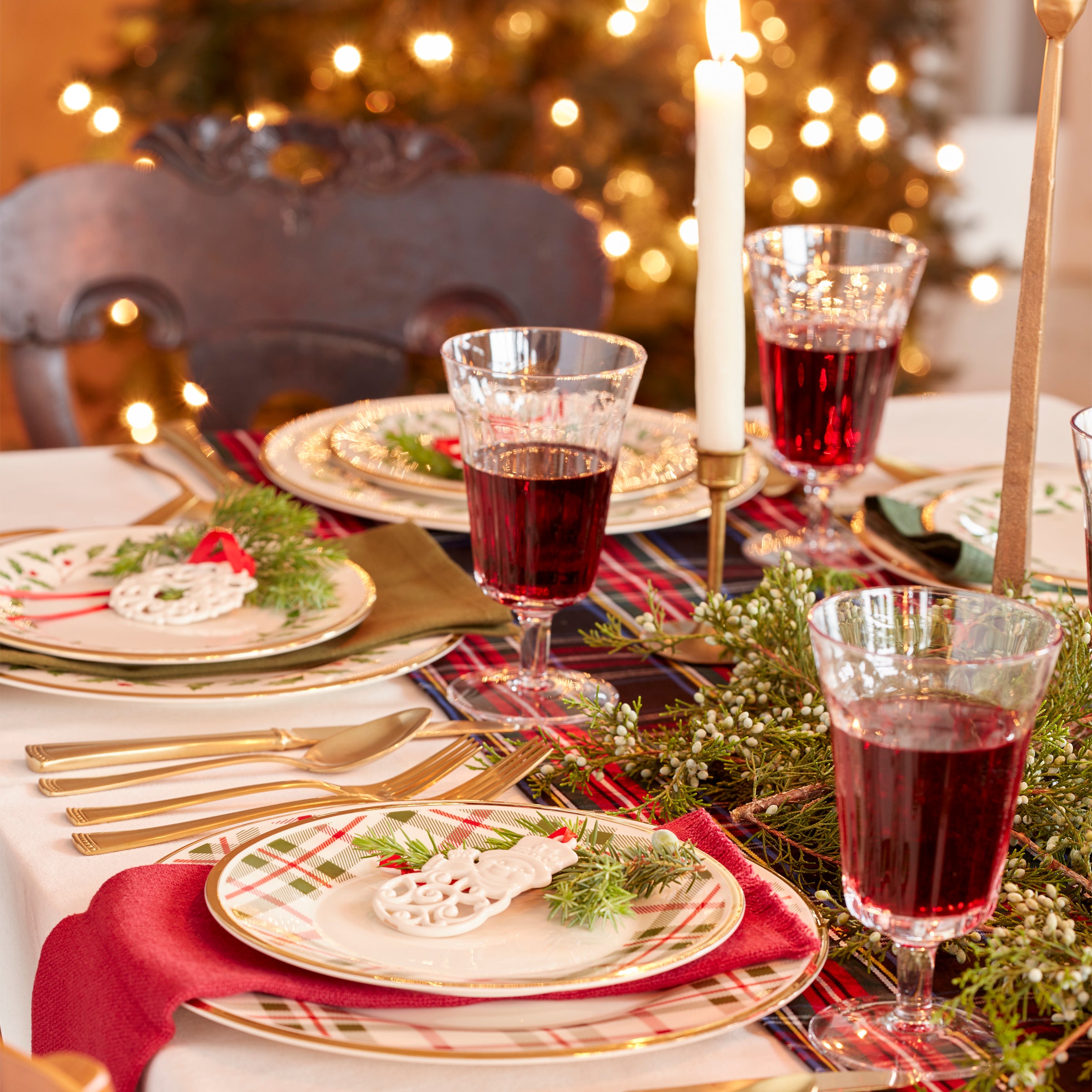Holiday Plaid Dinner Plates Set of 4 with Gold Holly Motifs | Festive Tartan Design