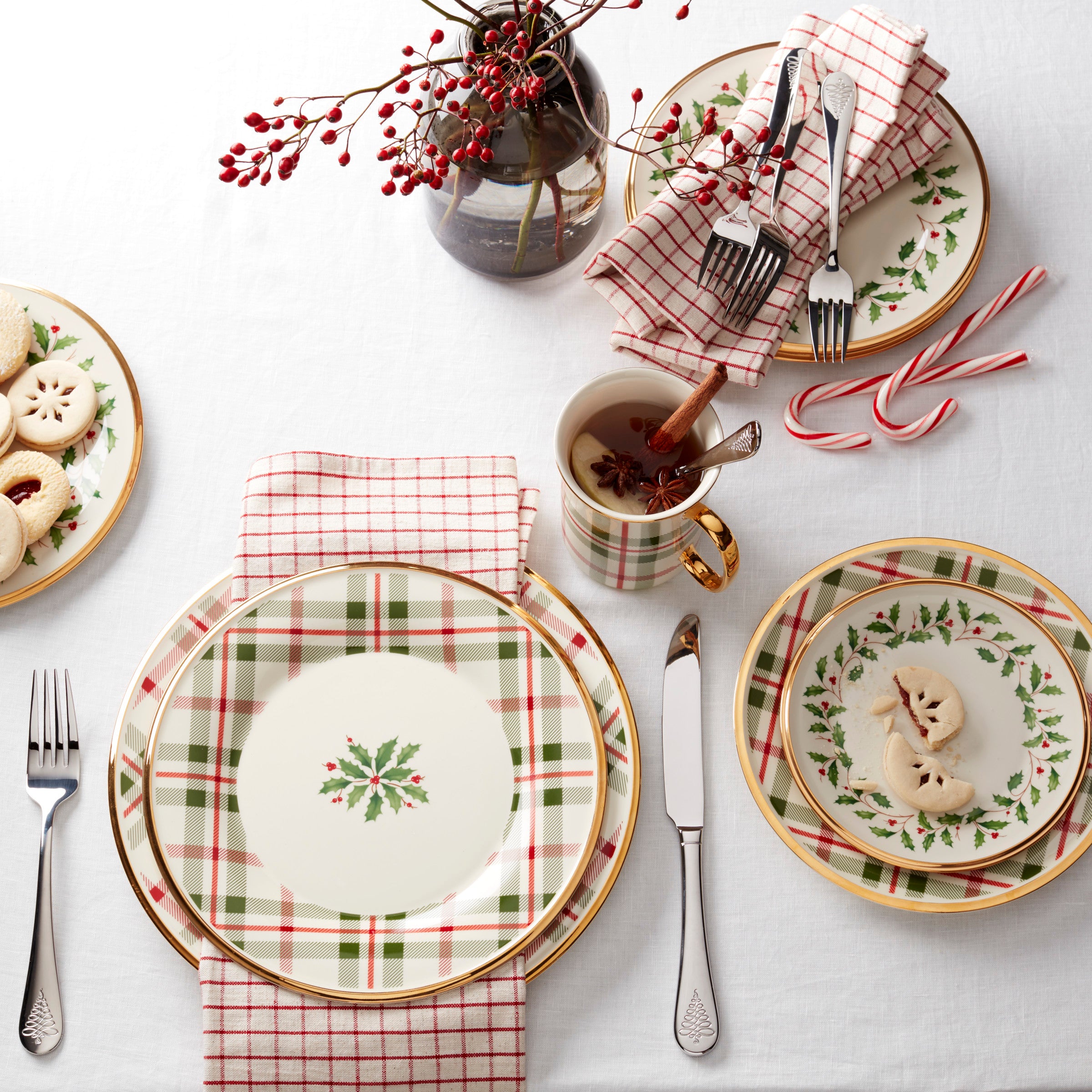 Holiday Plaid Dinner Plates Set of 4 with Gold Holly Motifs | Festive Tartan Design