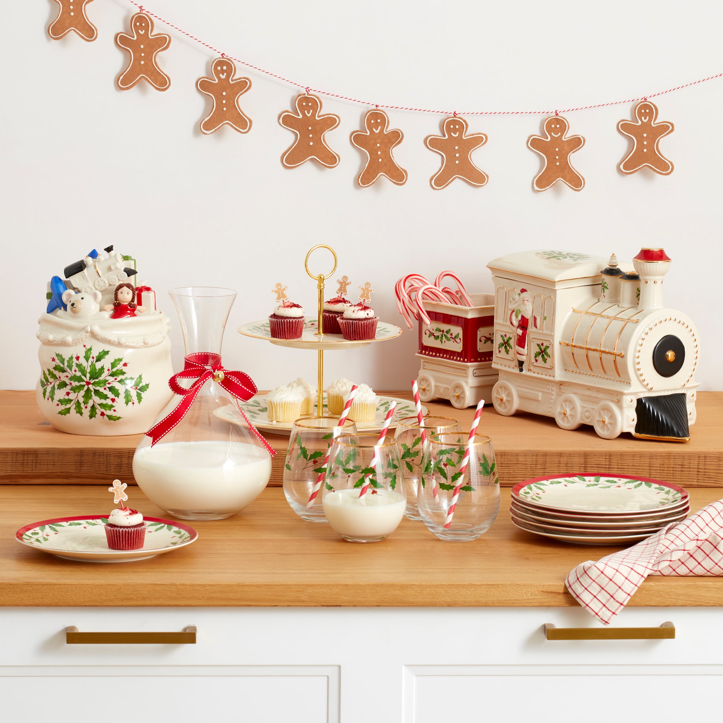 Holiday Train Serving Set with Salt & Pepper Shakers | Christmas Table Centerpiece