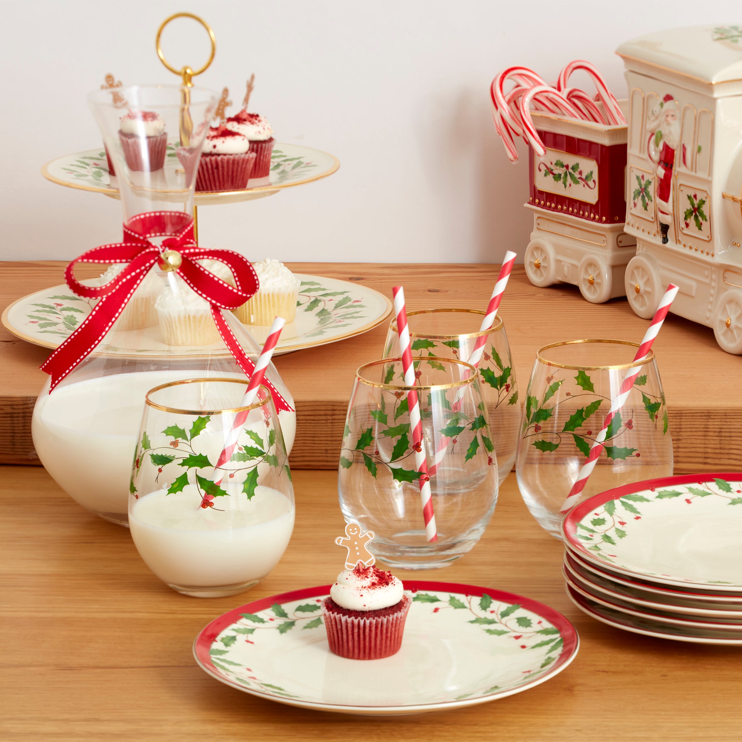 Holiday Stemless Wine Glasses Set of 4 with Holly Leaf Design