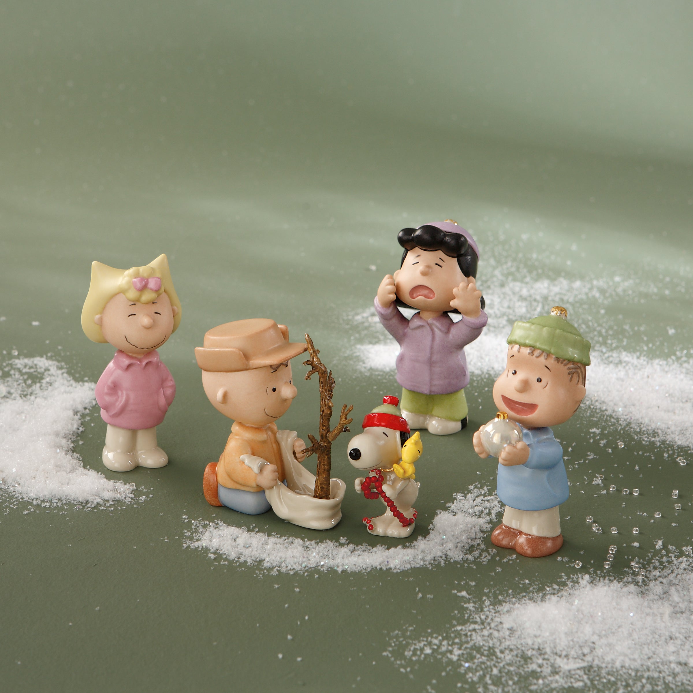 Charlie Brown Christmas Porcelain Figurine Set | Peanuts 5-Piece