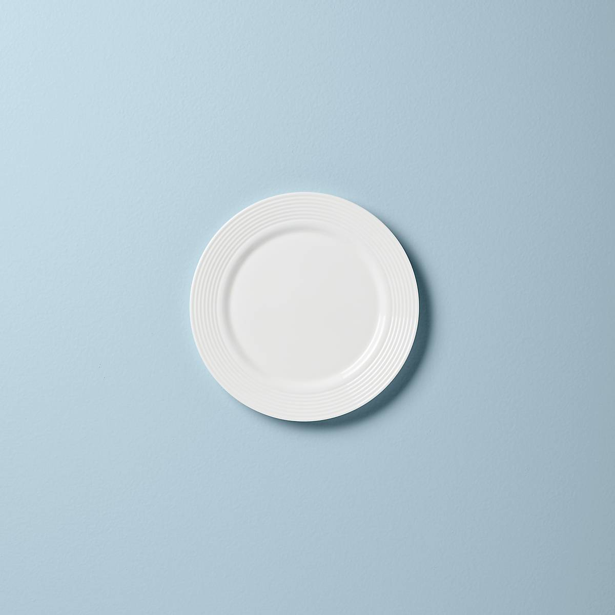 Porcelain Accent Plate with Tin Can Design | Dishwasher Safe | Seven Degree