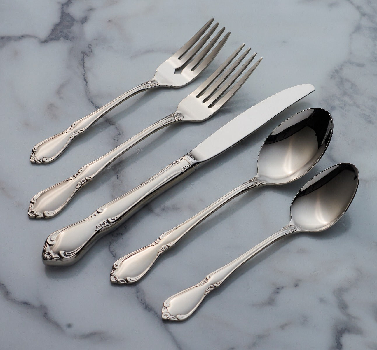 French Baroque 5-Piece Place Setting with Scrolled Flowers | Chateau