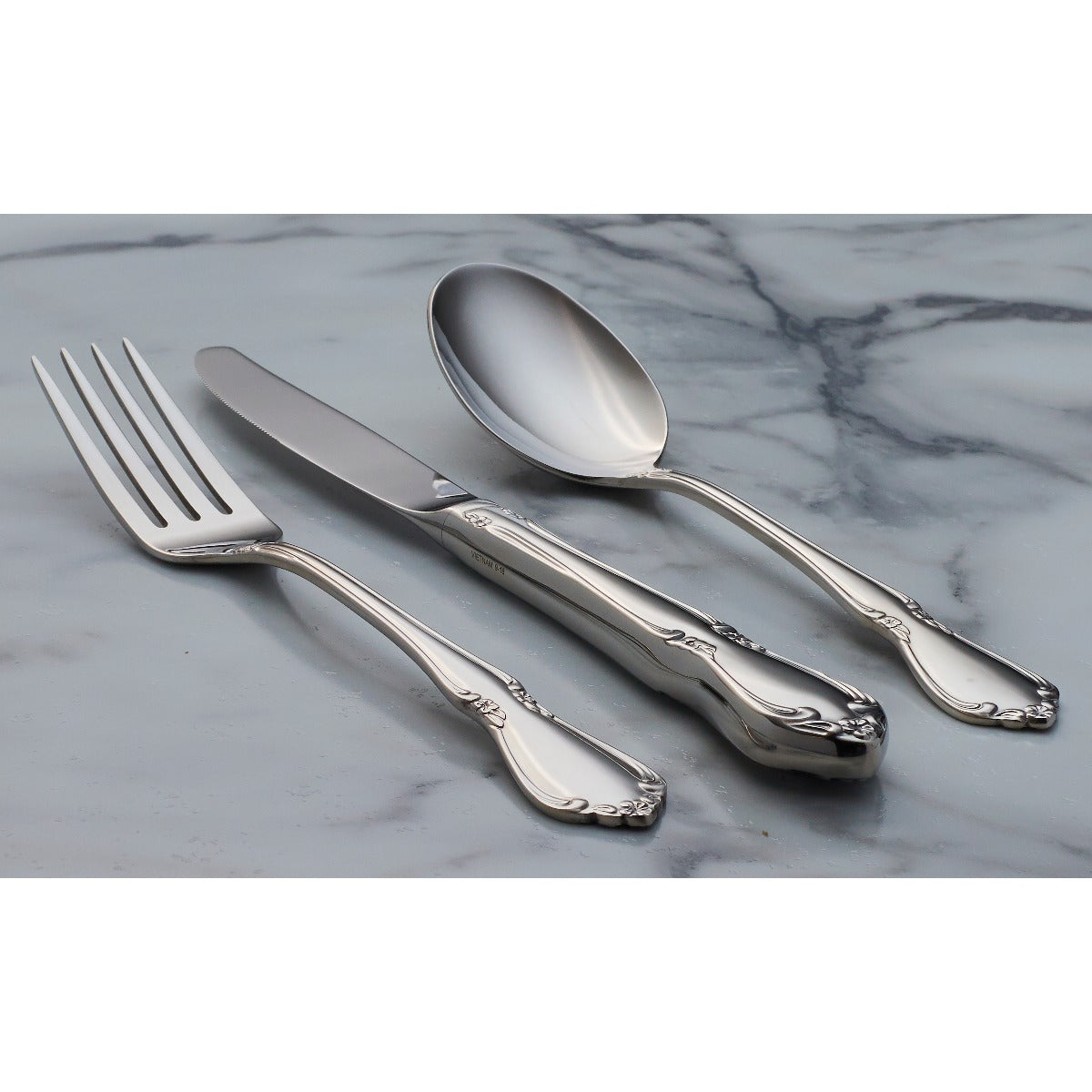 French Baroque 5-Piece Place Setting with Scrolled Flowers | Chateau