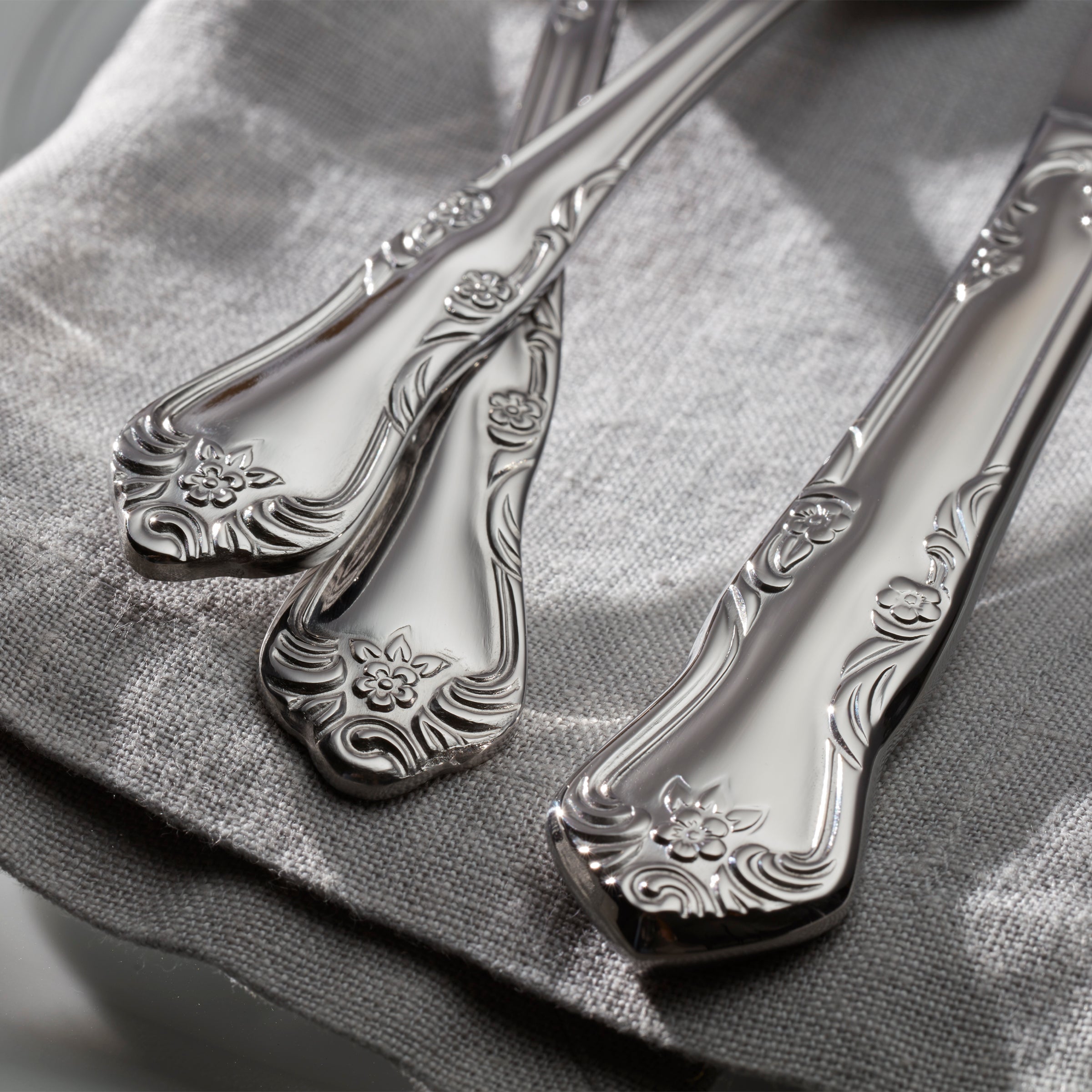 20-Piece Flatware Set with Floral Design | Azalea