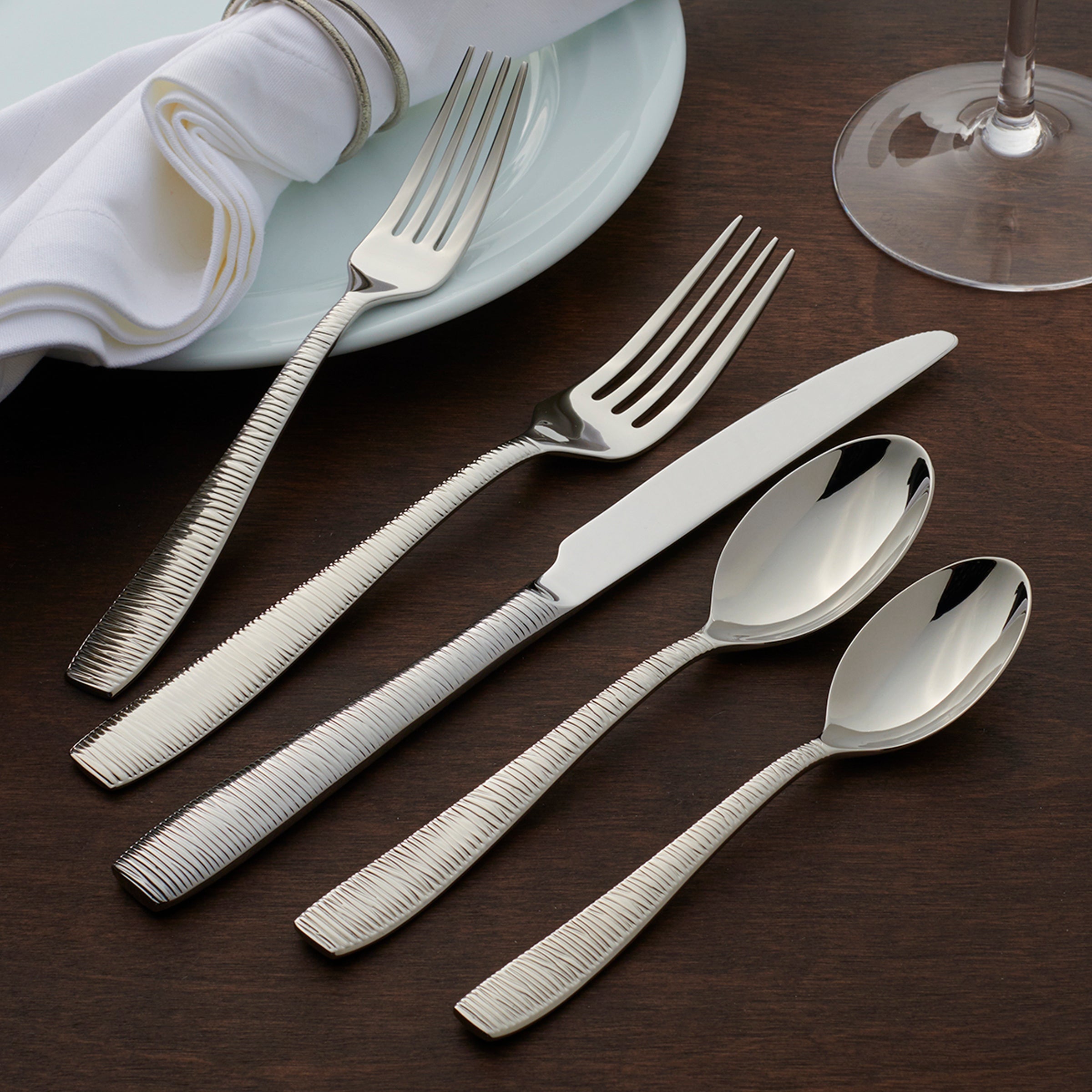 20 Piece Flatware Set with Textured Striped Handles | Bandera