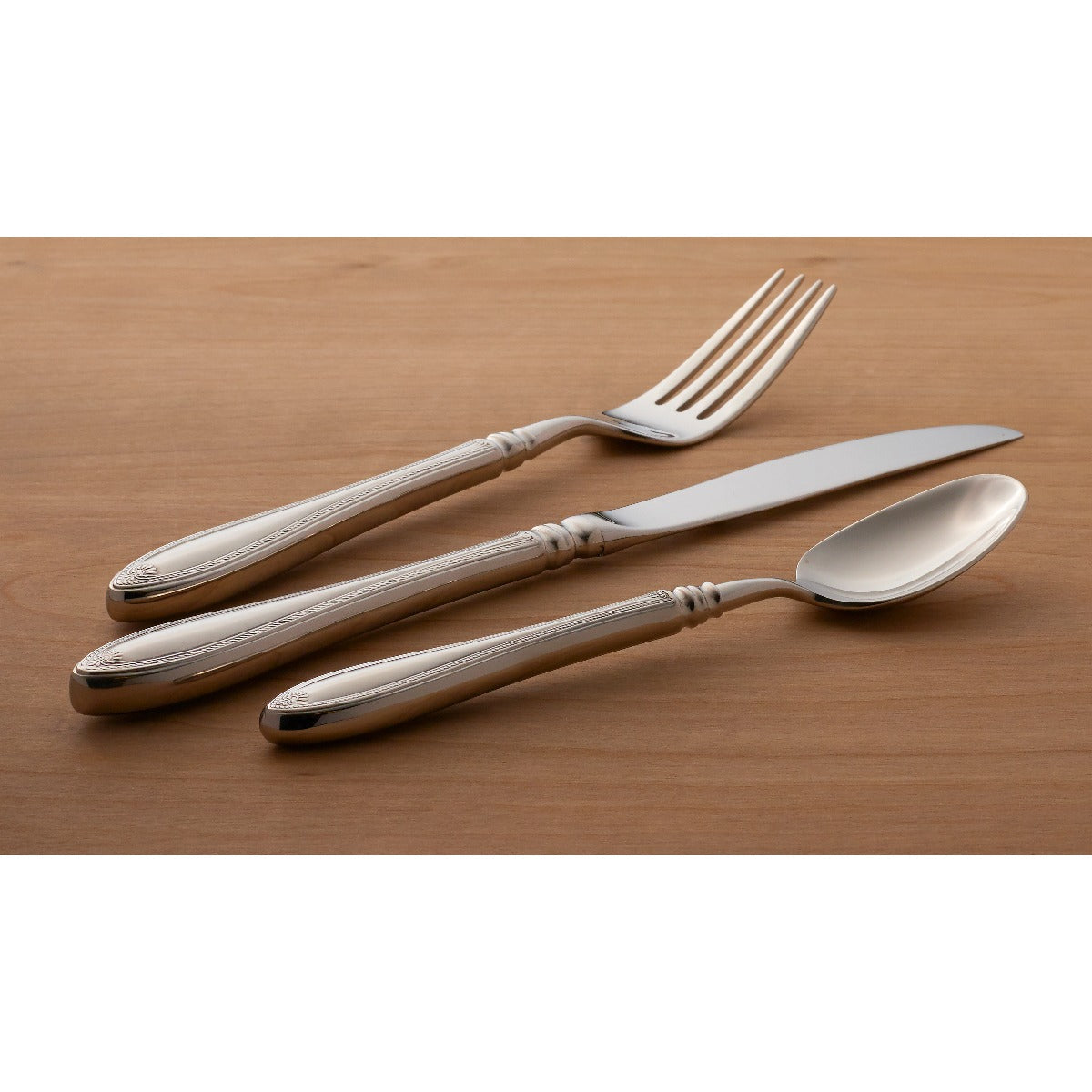 Sheraton 5-Piece Dinnerware Set with Teardrop Handles | Fine Porcelain