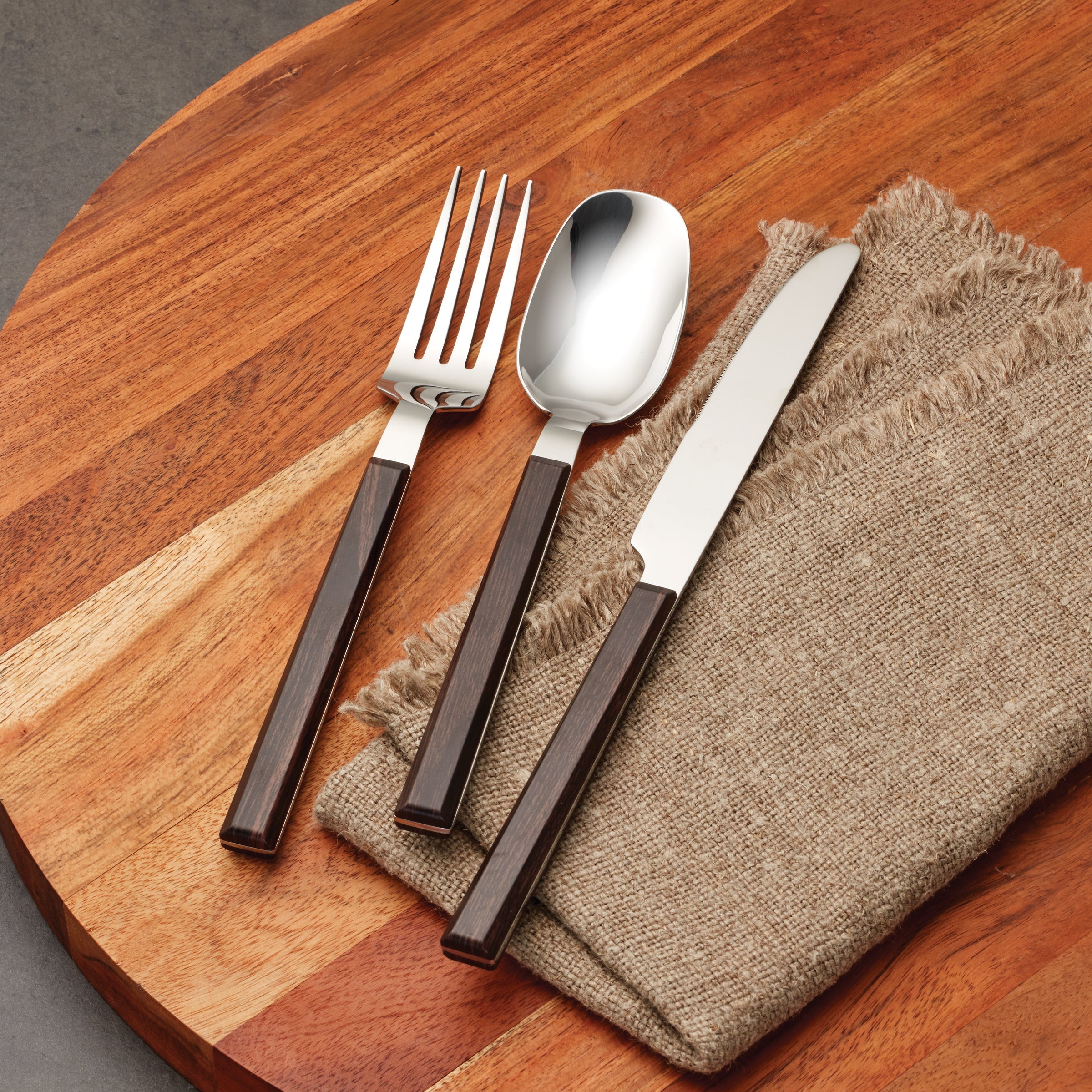 16-Piece Flatware Set with Wooden Handles | Henley Brown