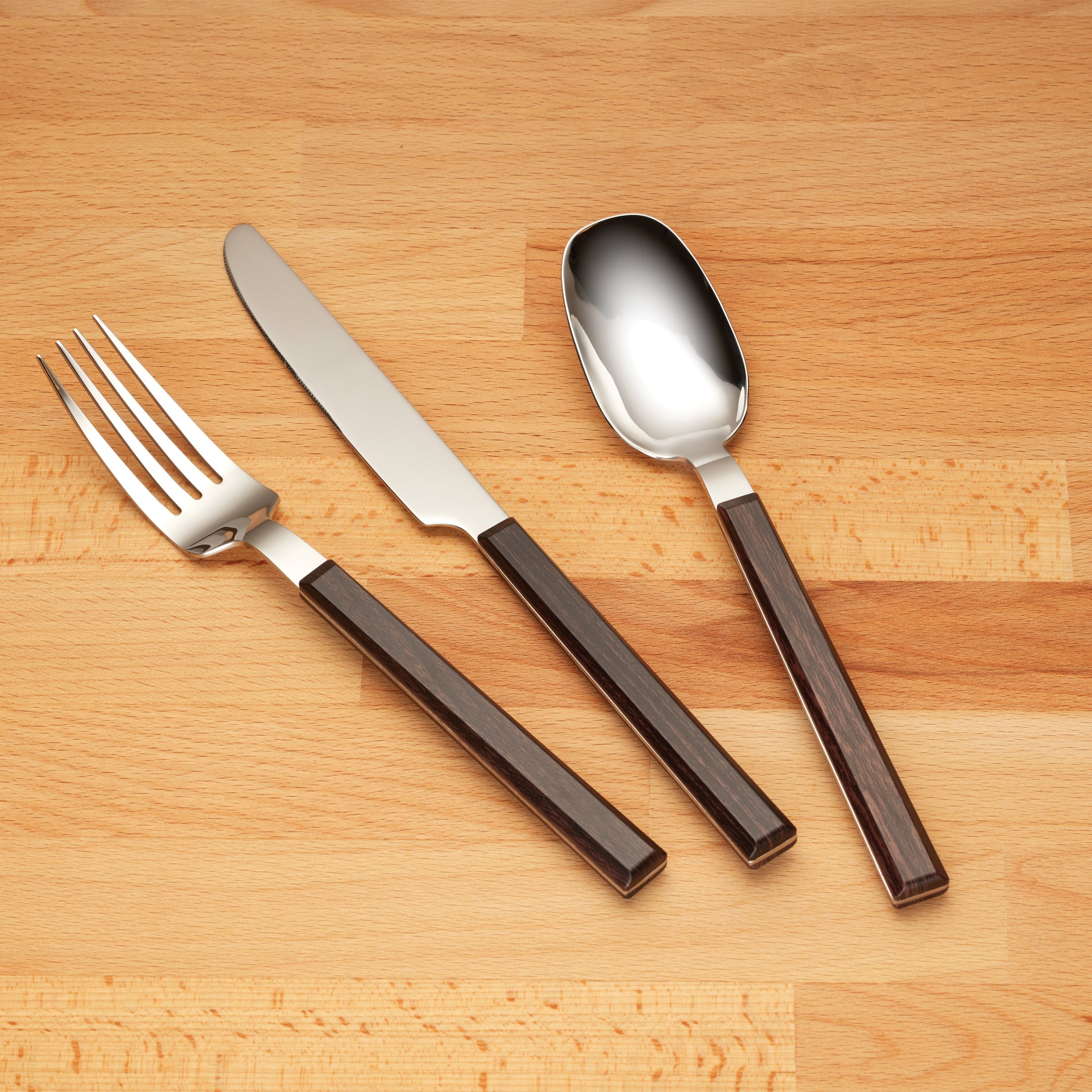 16-Piece Flatware Set with Wooden Handles | Henley Brown