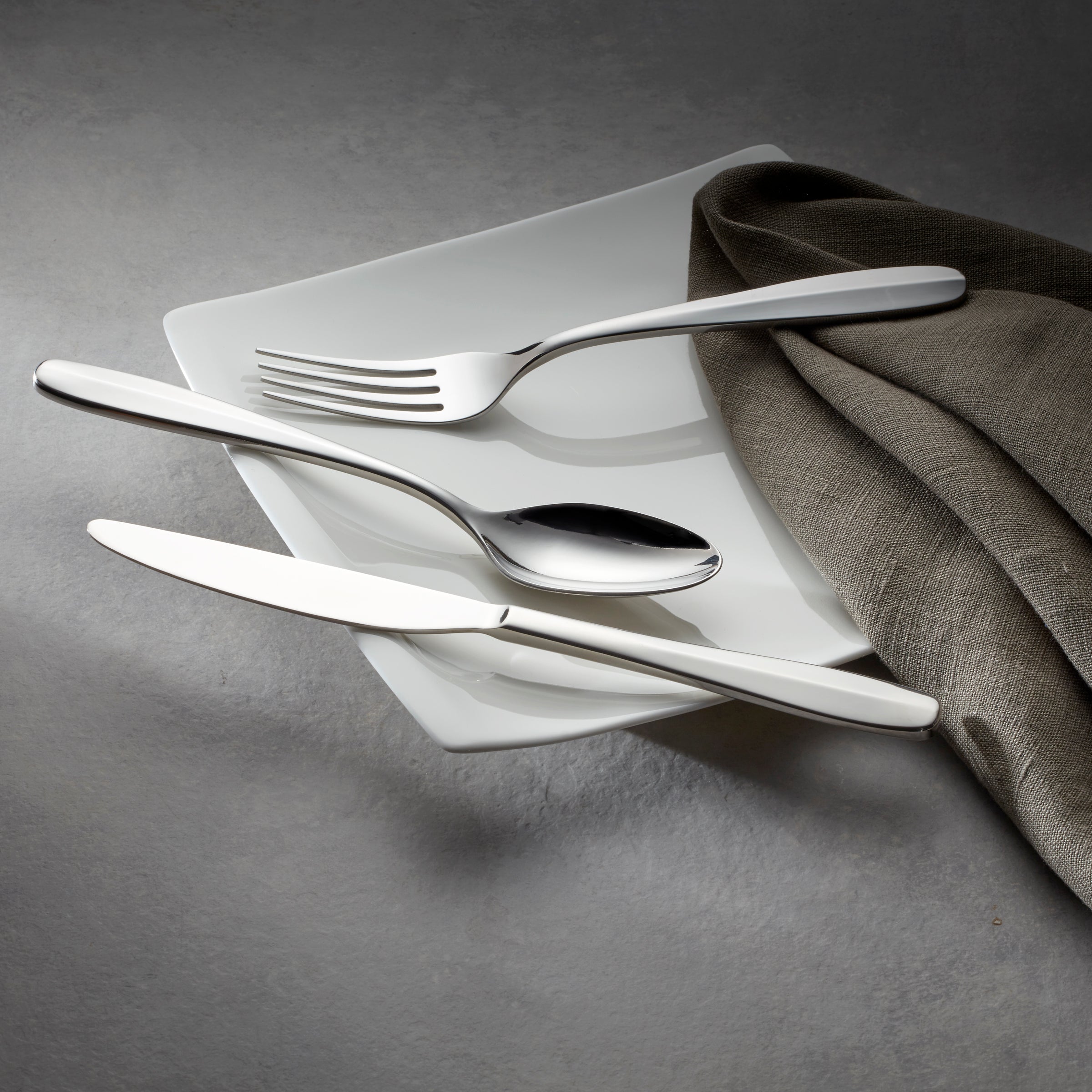 20-Piece Flatware Set for Dining - Oakwood