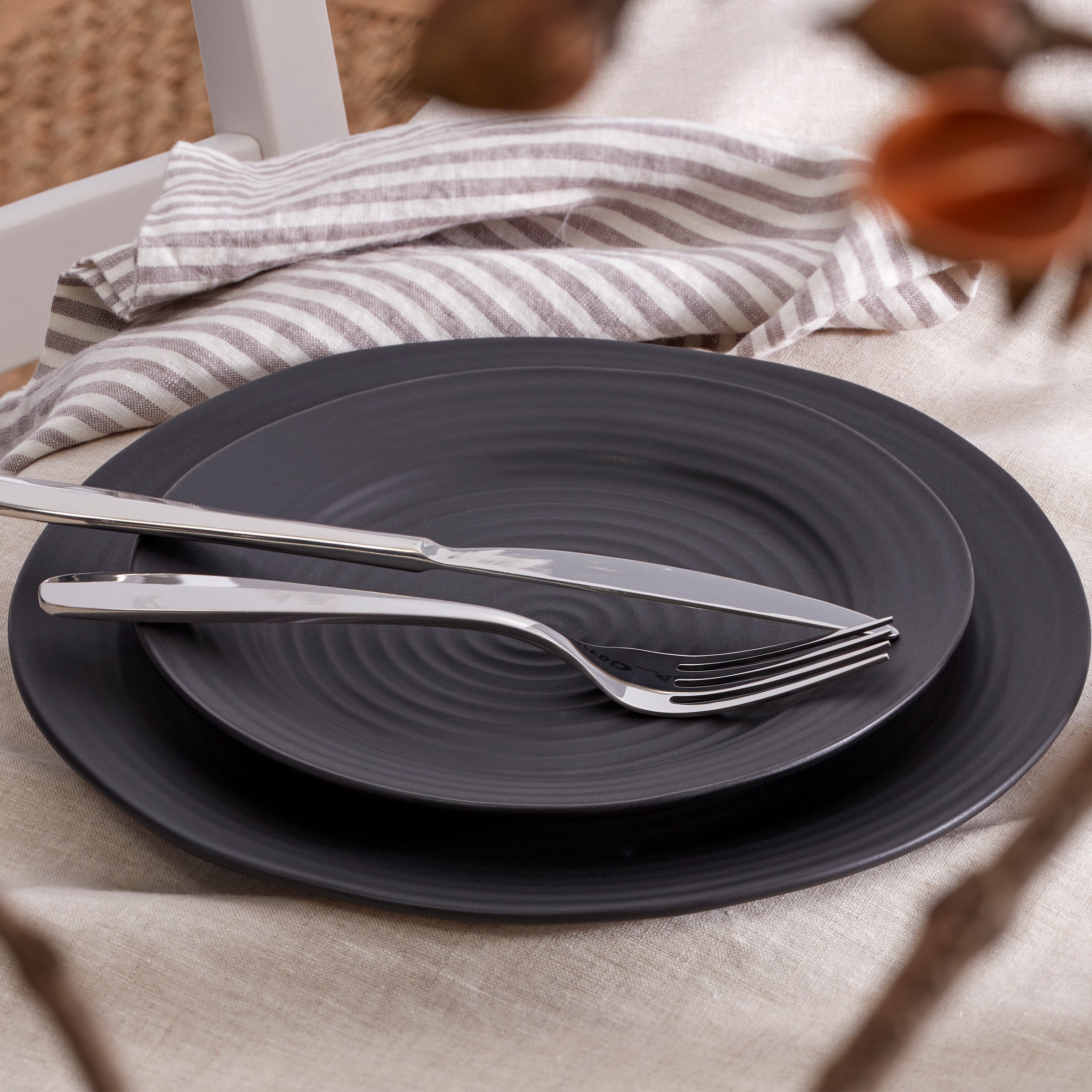 20-Piece Flatware Set for Dining - Oakwood