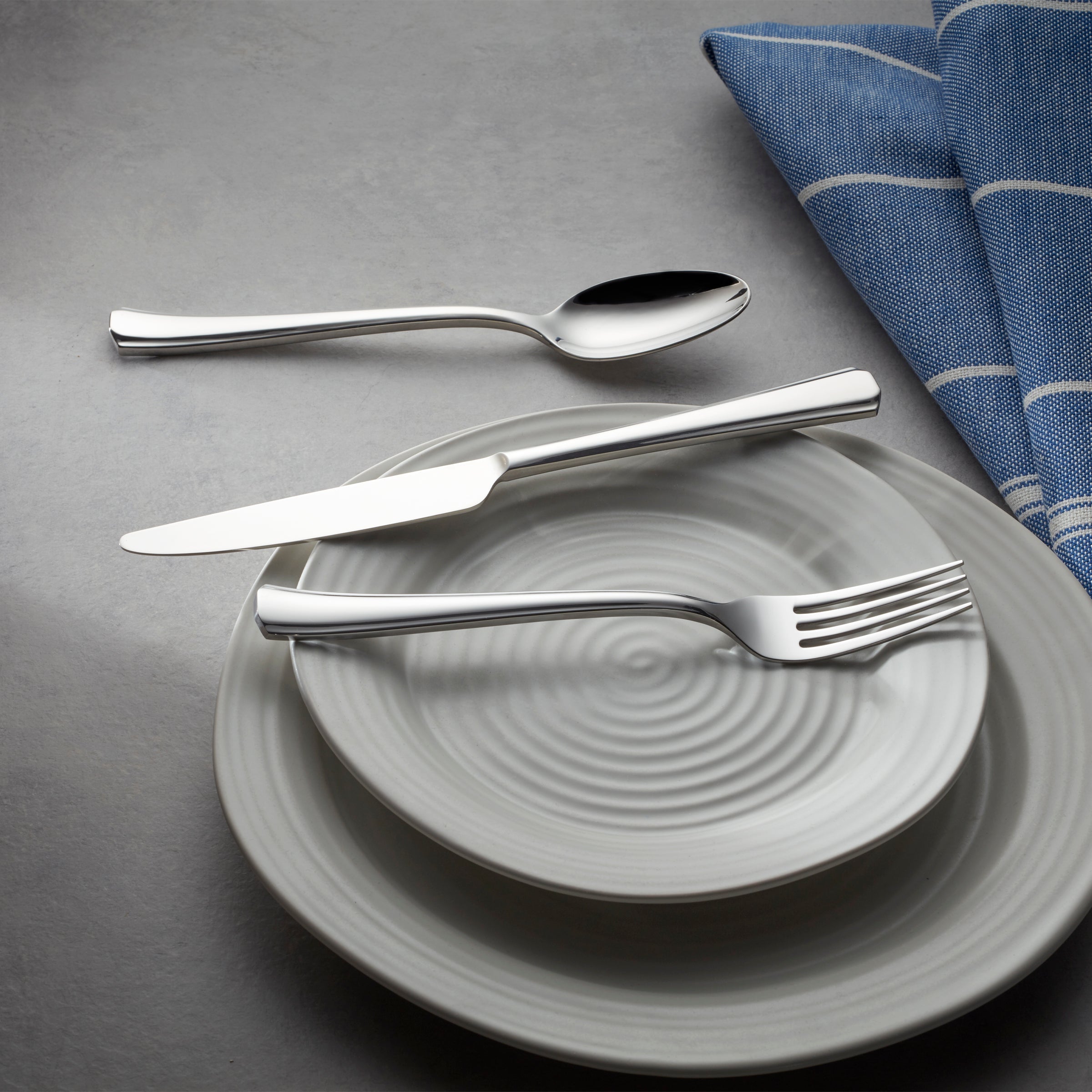 20-Piece Flatware Set for Dinner Parties | Bleeker Timeless Design