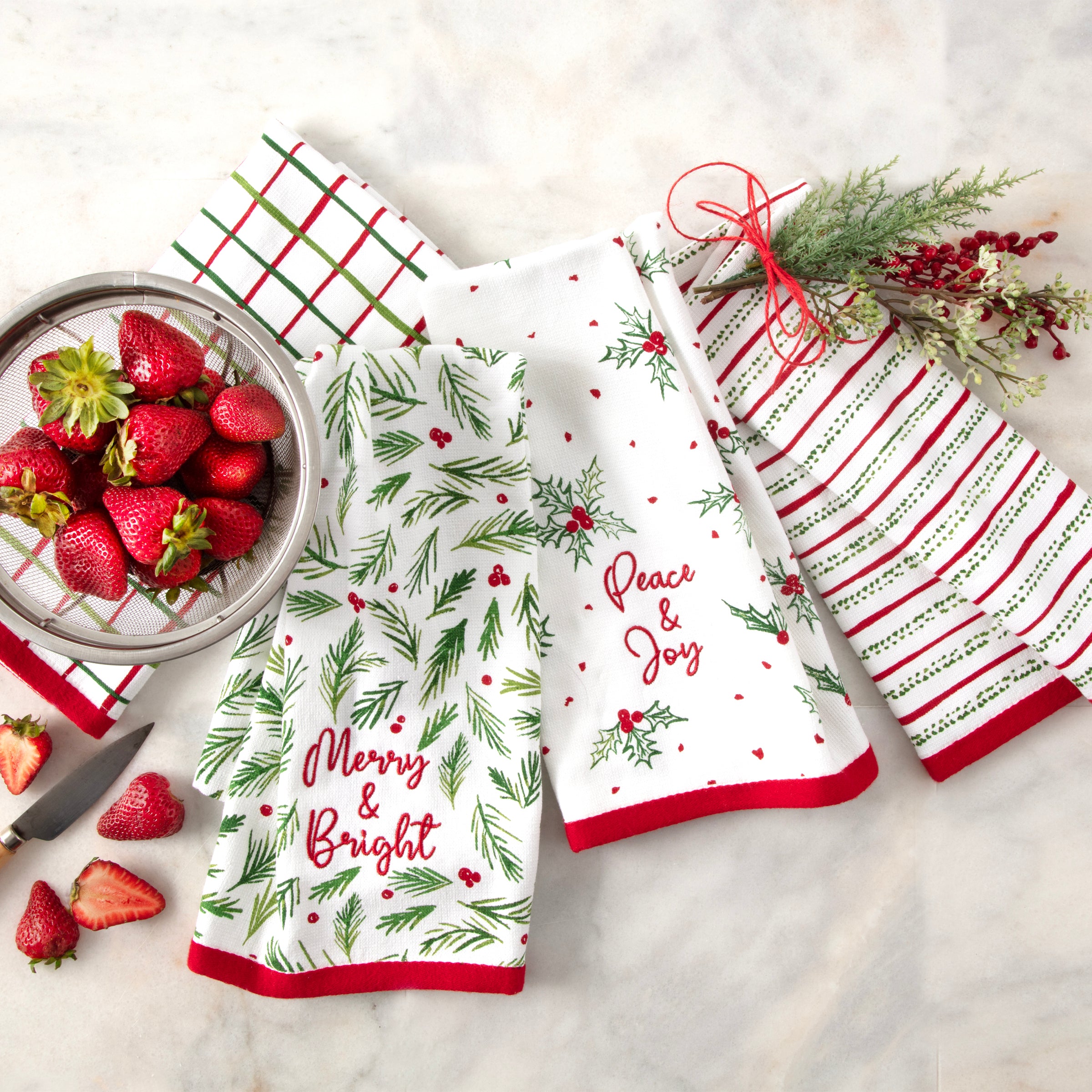 Christmas Kitchen Towels Set of 4 with Holiday Motifs | Bayberry