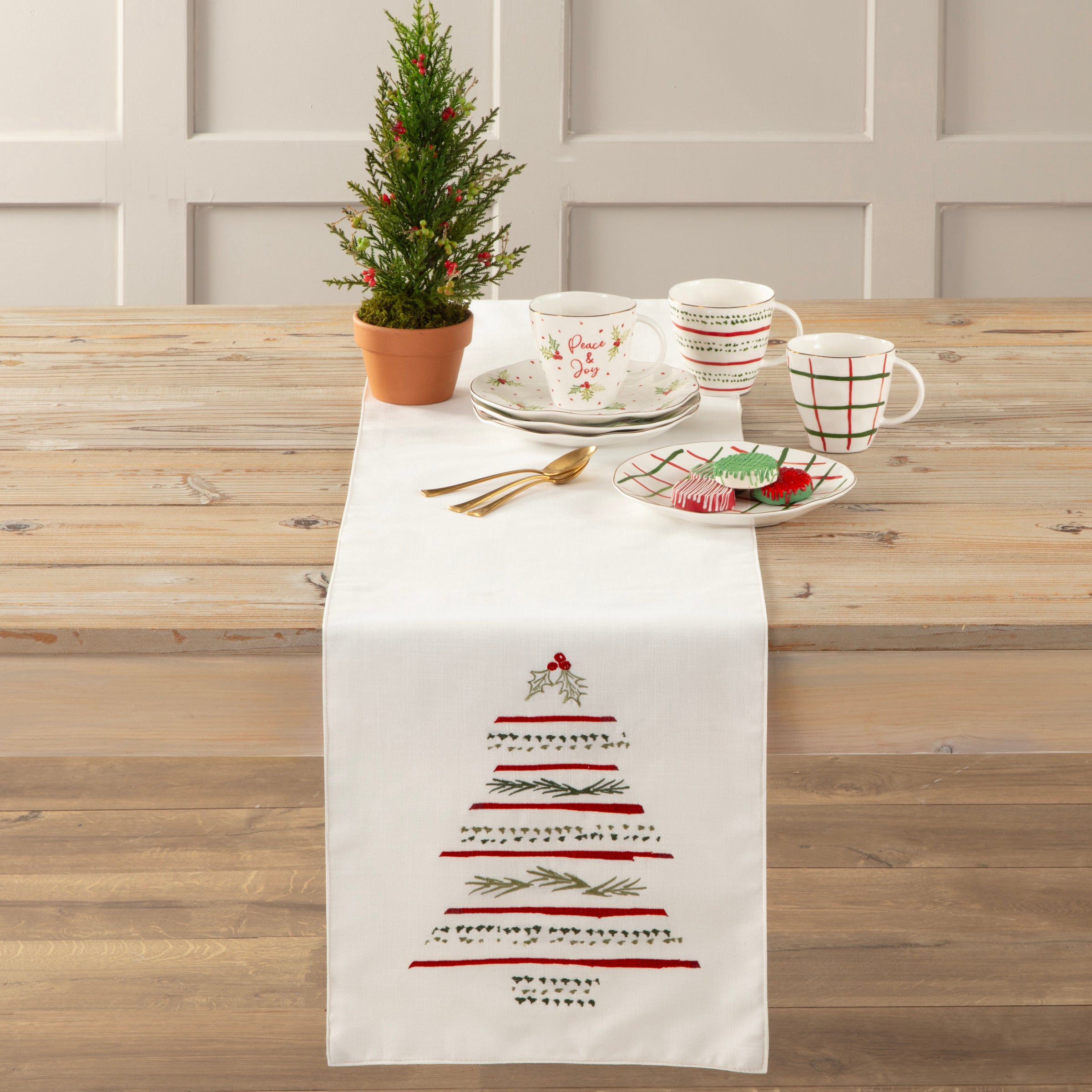 Christmas Tree Table Runner with Bayberry Motifs | Bayberry