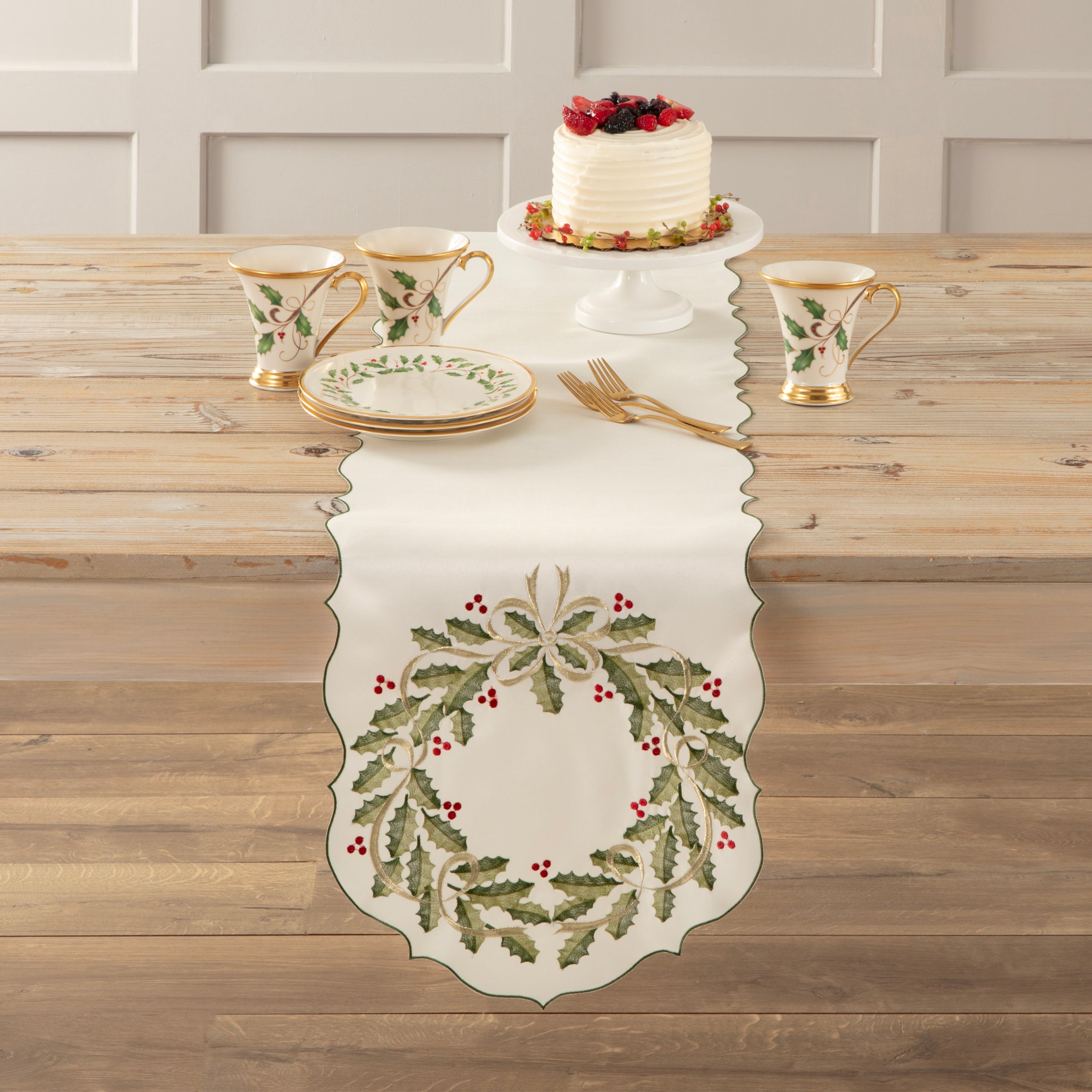 Holiday Table Runner 14x72 for Festive Dining | Nouveau Wreath