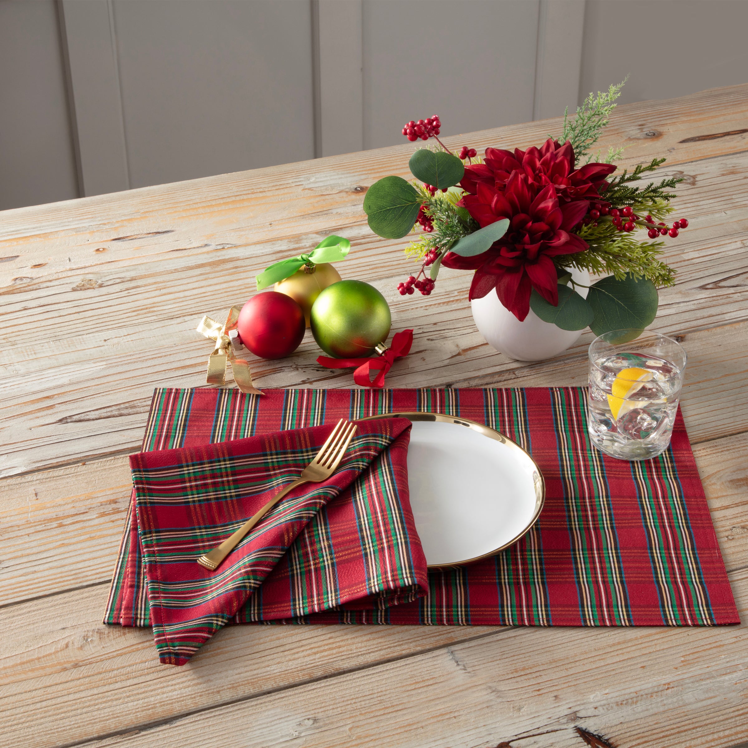 Holiday Placemats Set of 4 - Nouveau Dazzle Table Decor