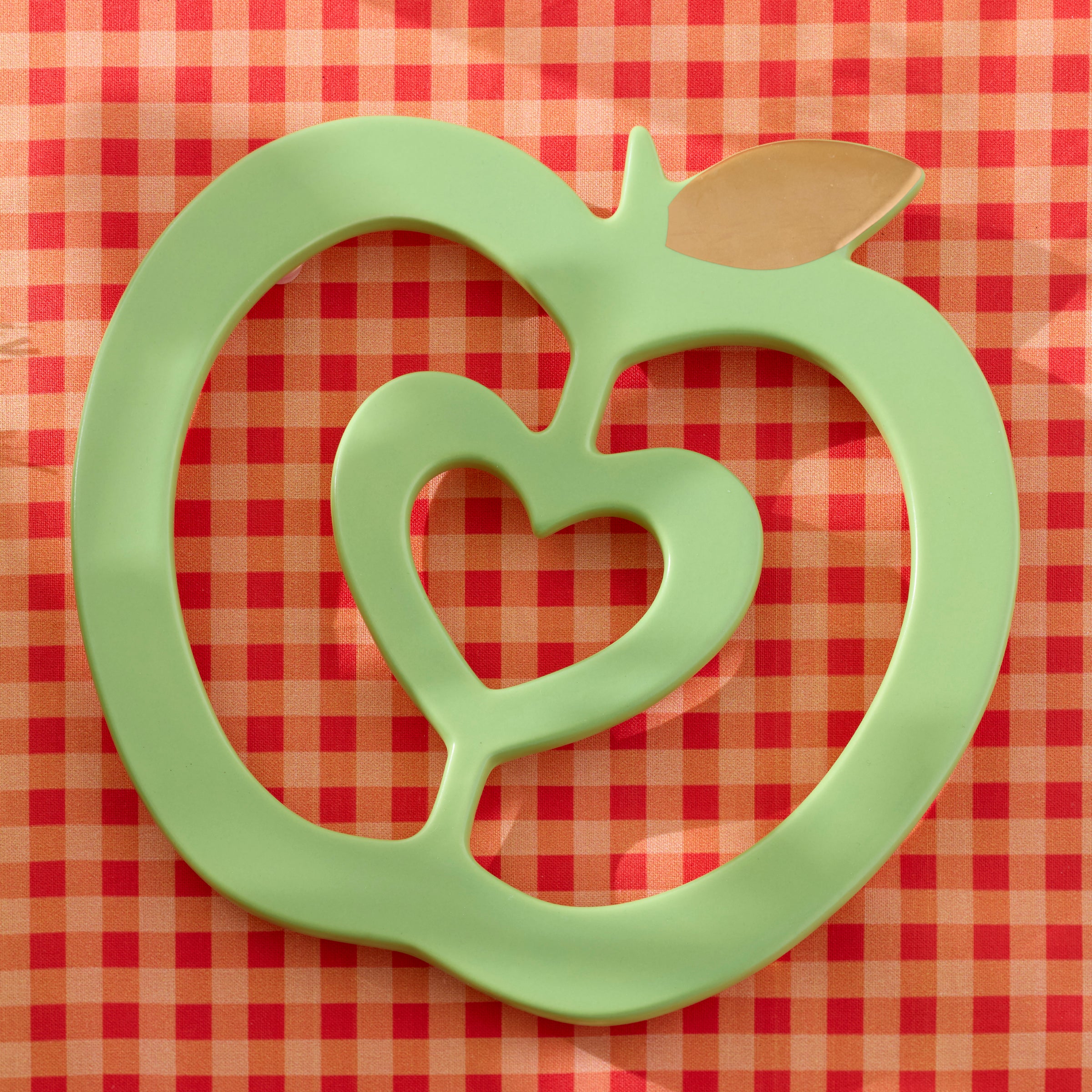 Apple-Shaped Trivet for Hot Pots & Pans | Tutti Fruity by Kate Spade
