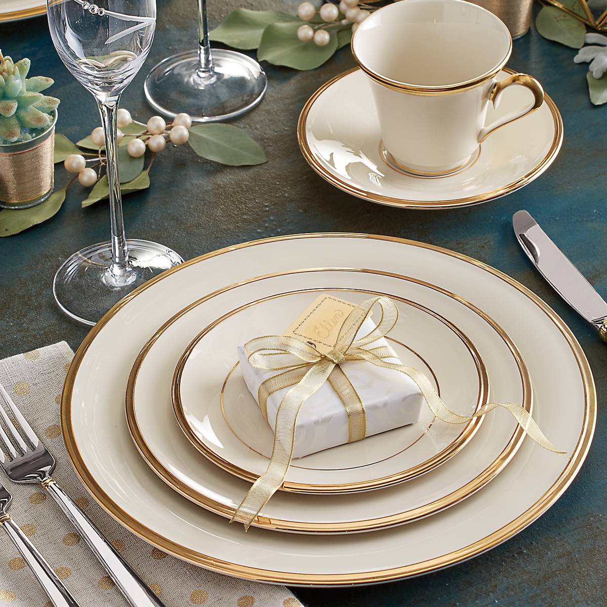 24K Gold Accented Porcelain Dinnerware Set | Eternal 5-Piece