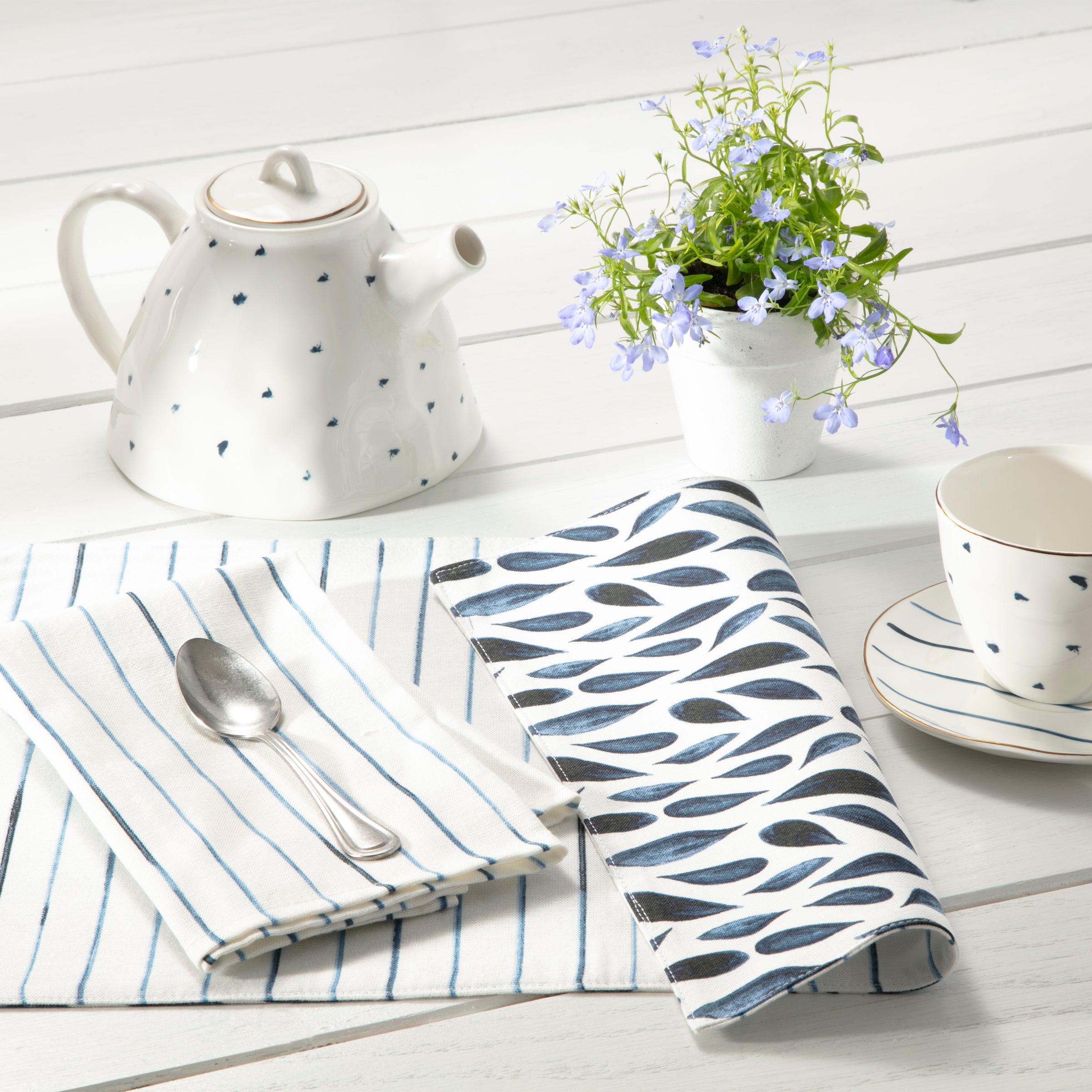 Reversible Placemat with Leaf & Stripe Design | Blue Bay